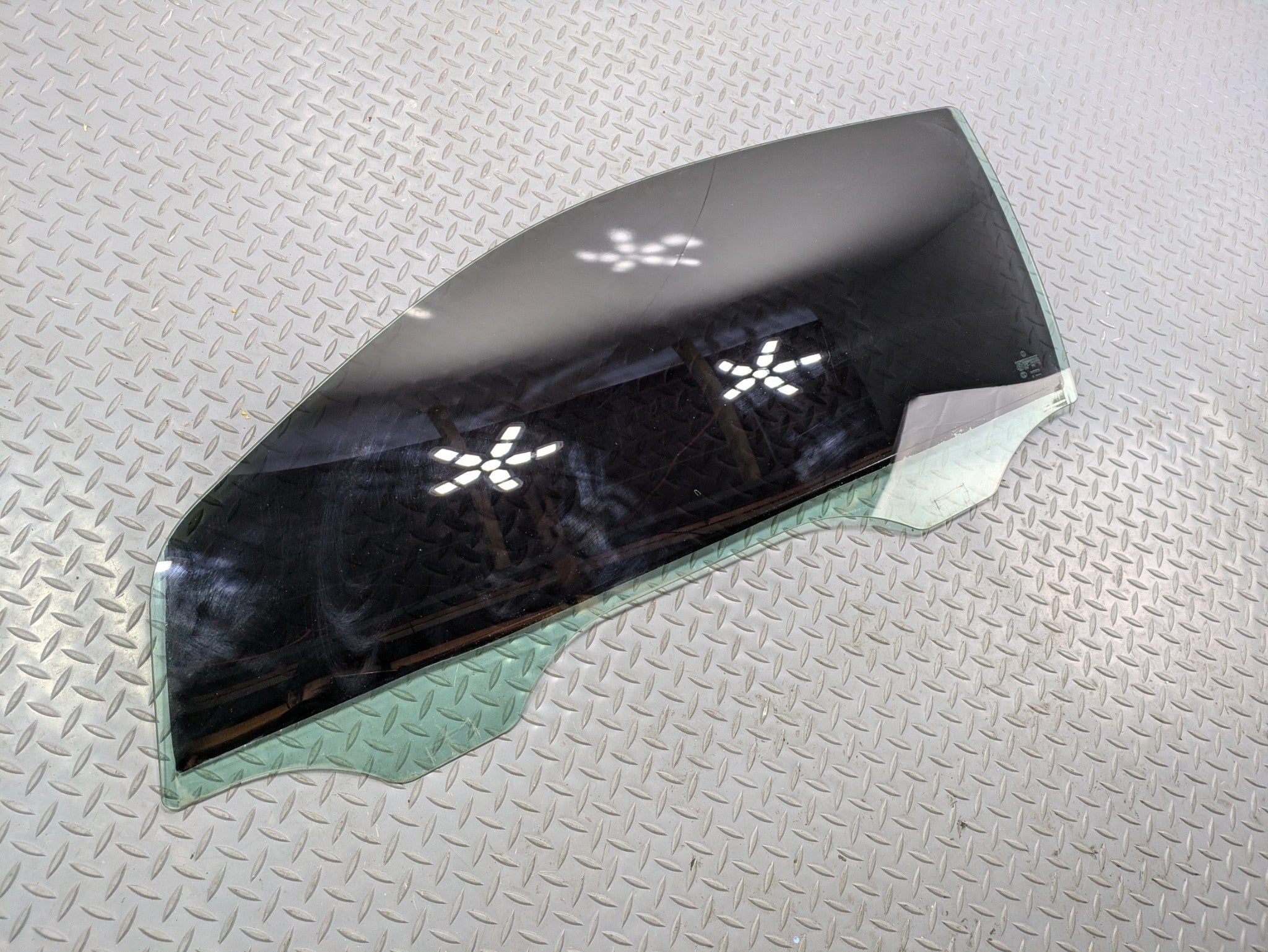 2004 - 2006 OEM MERCEDES-BENZ C230 FRONT LEFT DRIVER SIDE DOOR WINDOW GLASS