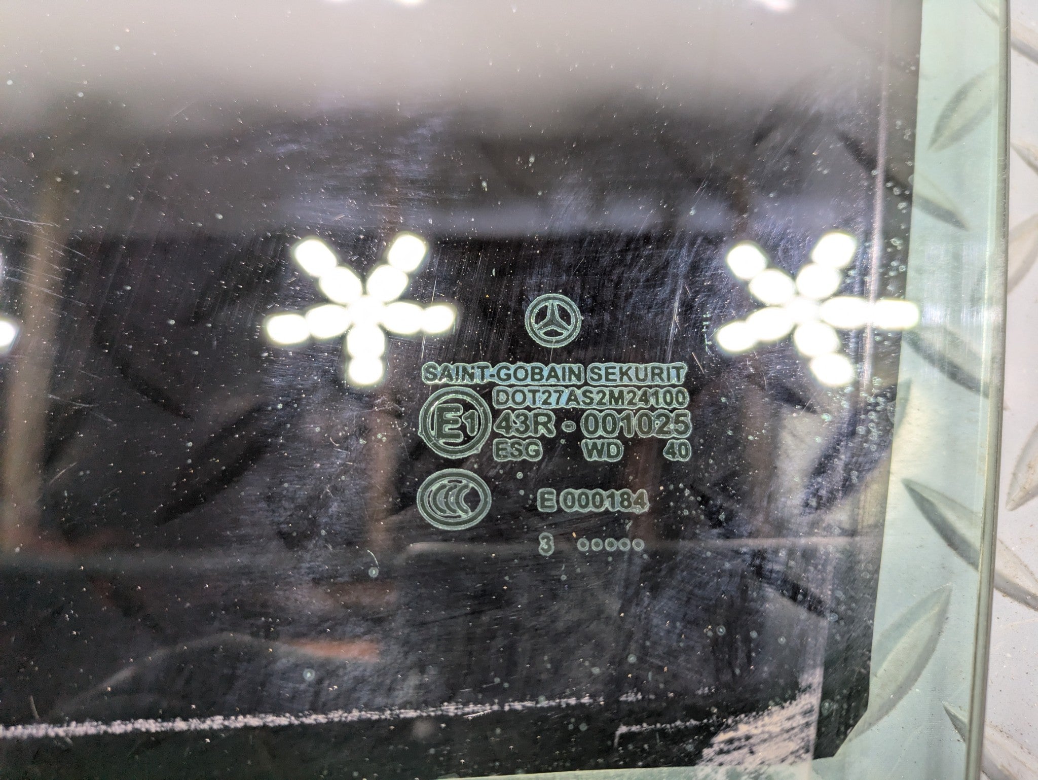 2004 - 2006 OEM MERCEDES-BENZ C230 FRONT LEFT DRIVER SIDE DOOR WINDOW GLASS