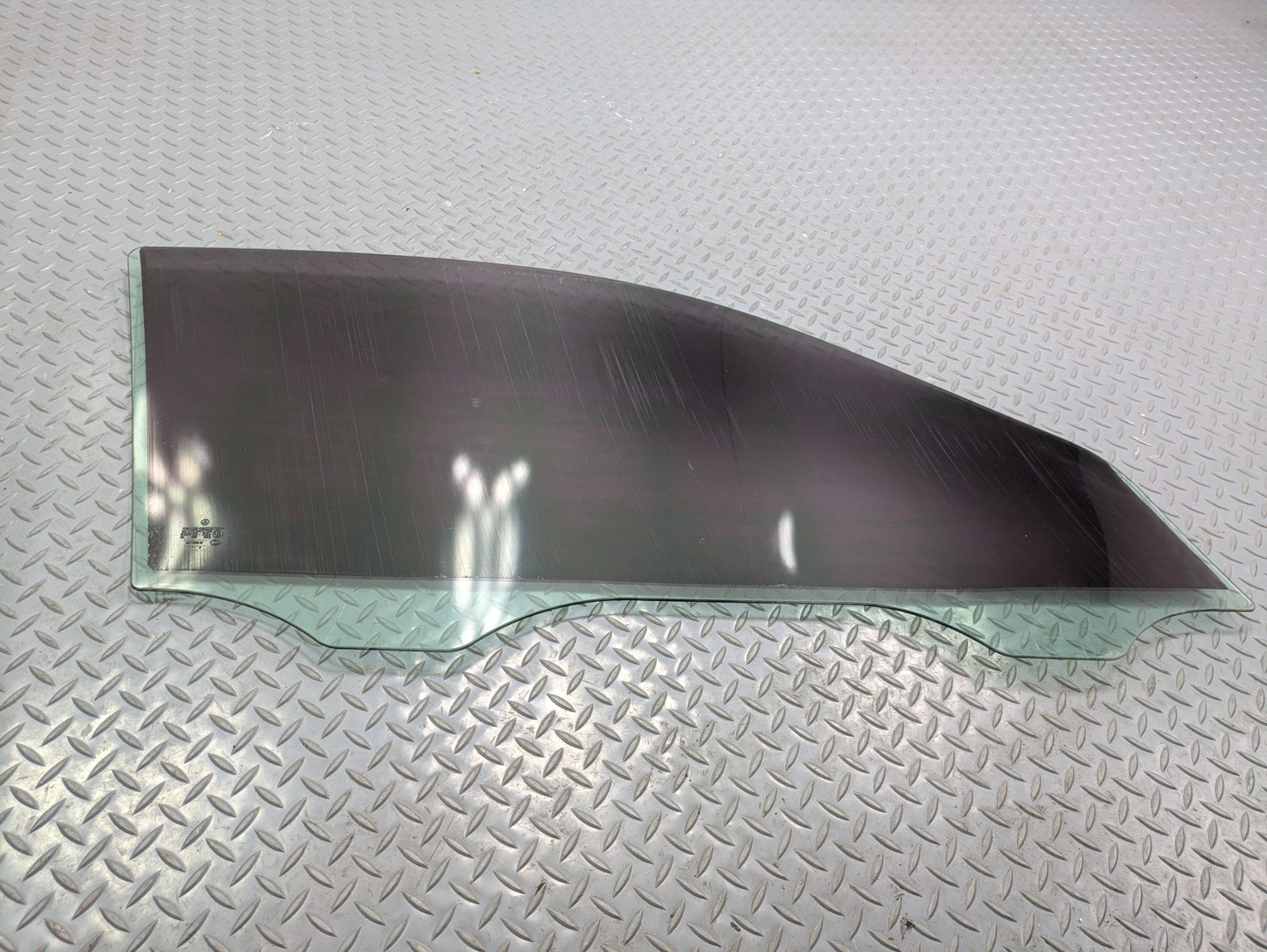 2004 - 2006 OEM MERCEDES-BENZ C230 FRONT LEFT DRIVER SIDE DOOR WINDOW GLASS