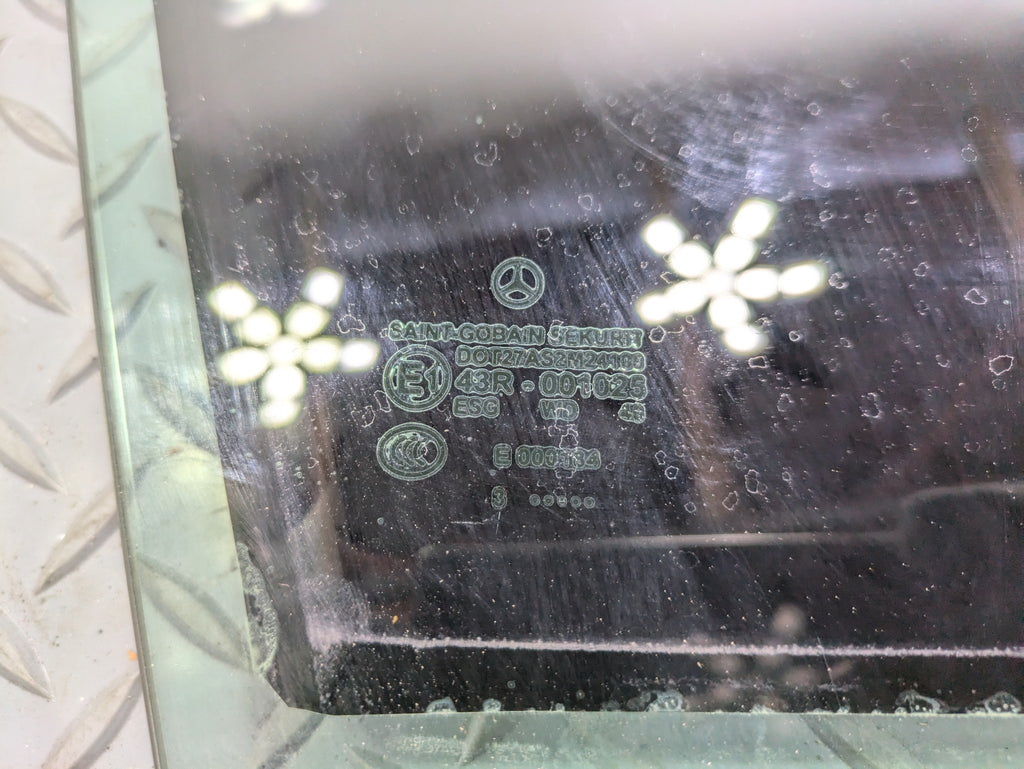 2004 - 2006 OEM MERCEDES-BENZ C230 FRONT RIGHT PASSENGER SIDE DOOR WINDOW GLASS