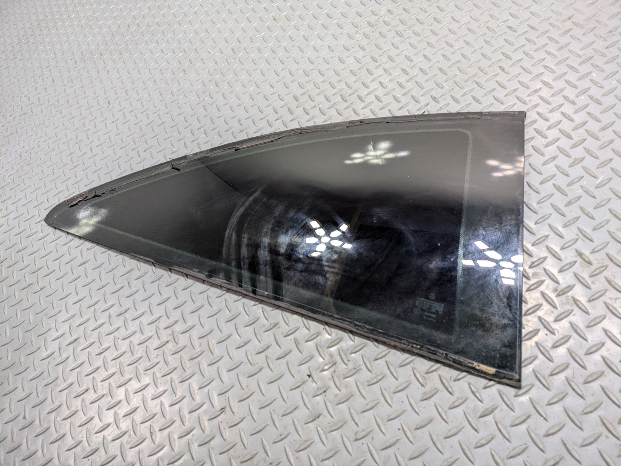 2004 - 2006 OEM MERCEDES-BENZ C230 REAR RIGHT PASSENGER SIDE WINDOW QUARTER GLAS