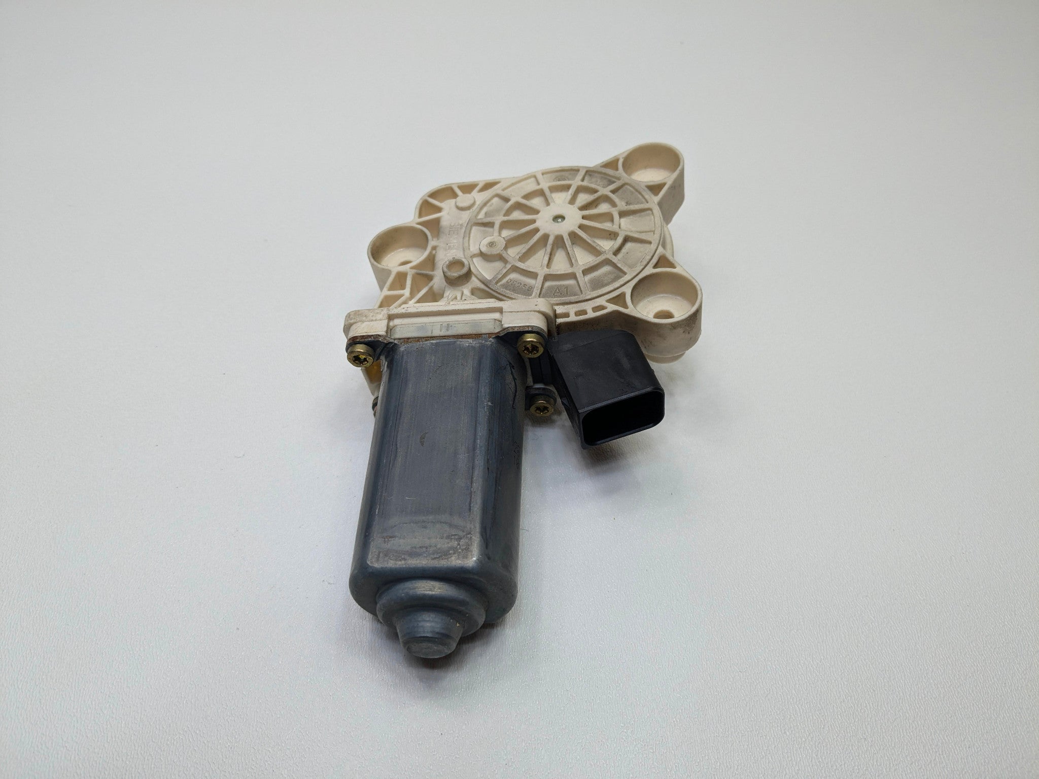 2004 - 2006 OEM MERCEDES-BENZ C230 FRONT LEFT DRIVER SIDE POWER WINDOW MOTOR