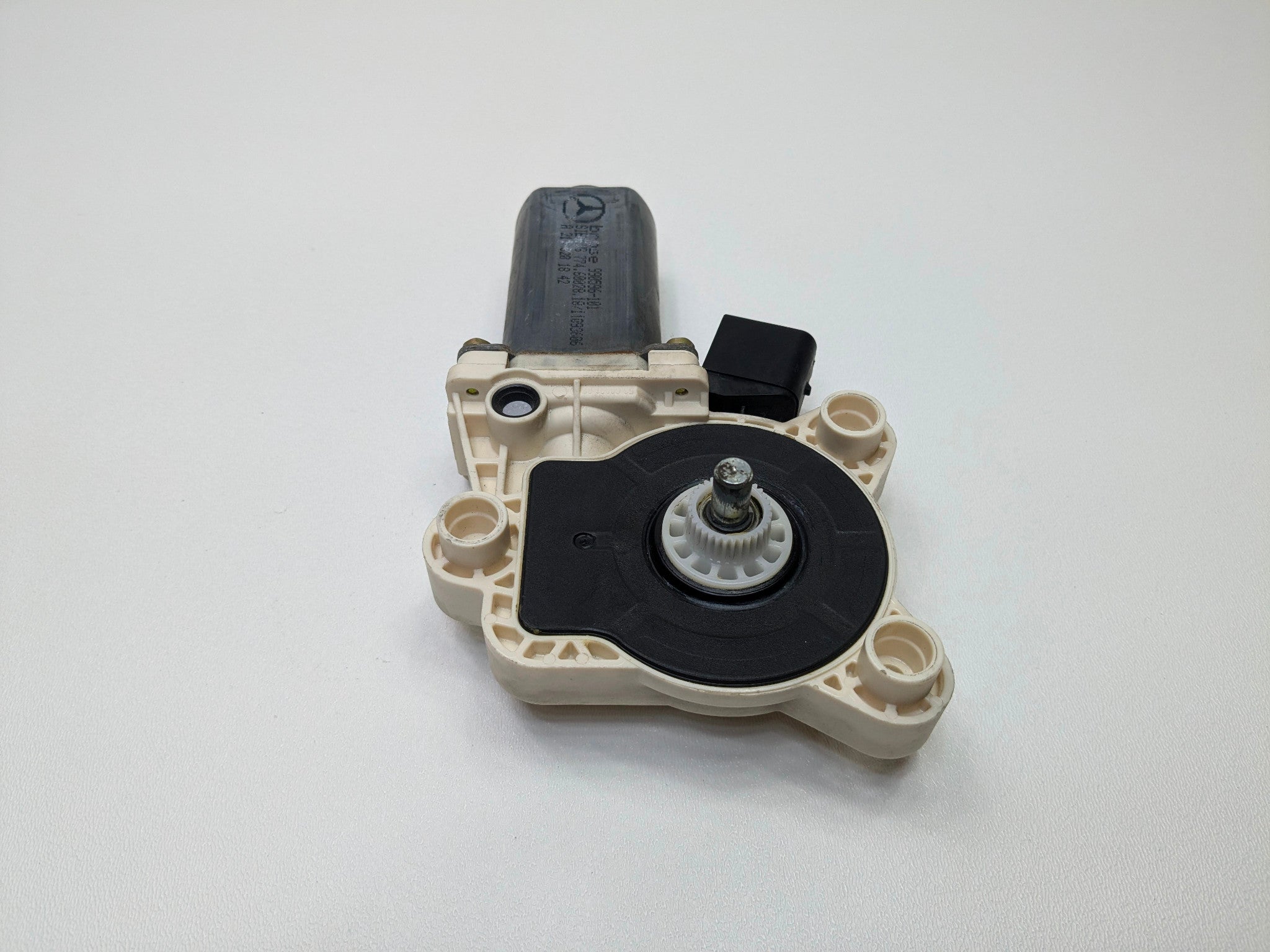 2004 - 2006 OEM MERCEDES-BENZ C230 FRONT LEFT DRIVER SIDE POWER WINDOW MOTOR