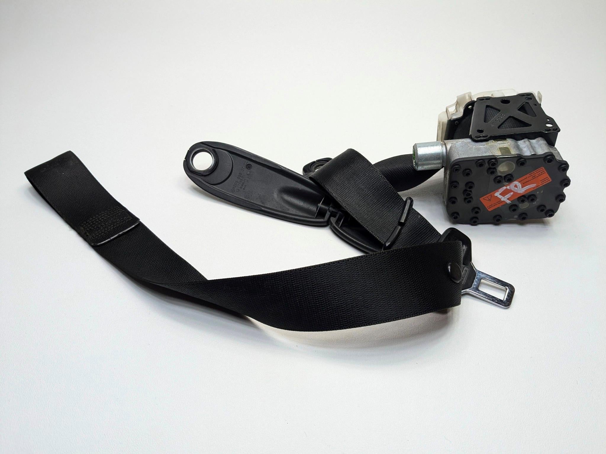04 - 06 OEM MERCEDES-BENZ C230 FRONT RIGHT PASSENGER SIDE SEAT BELT RETRACTOR