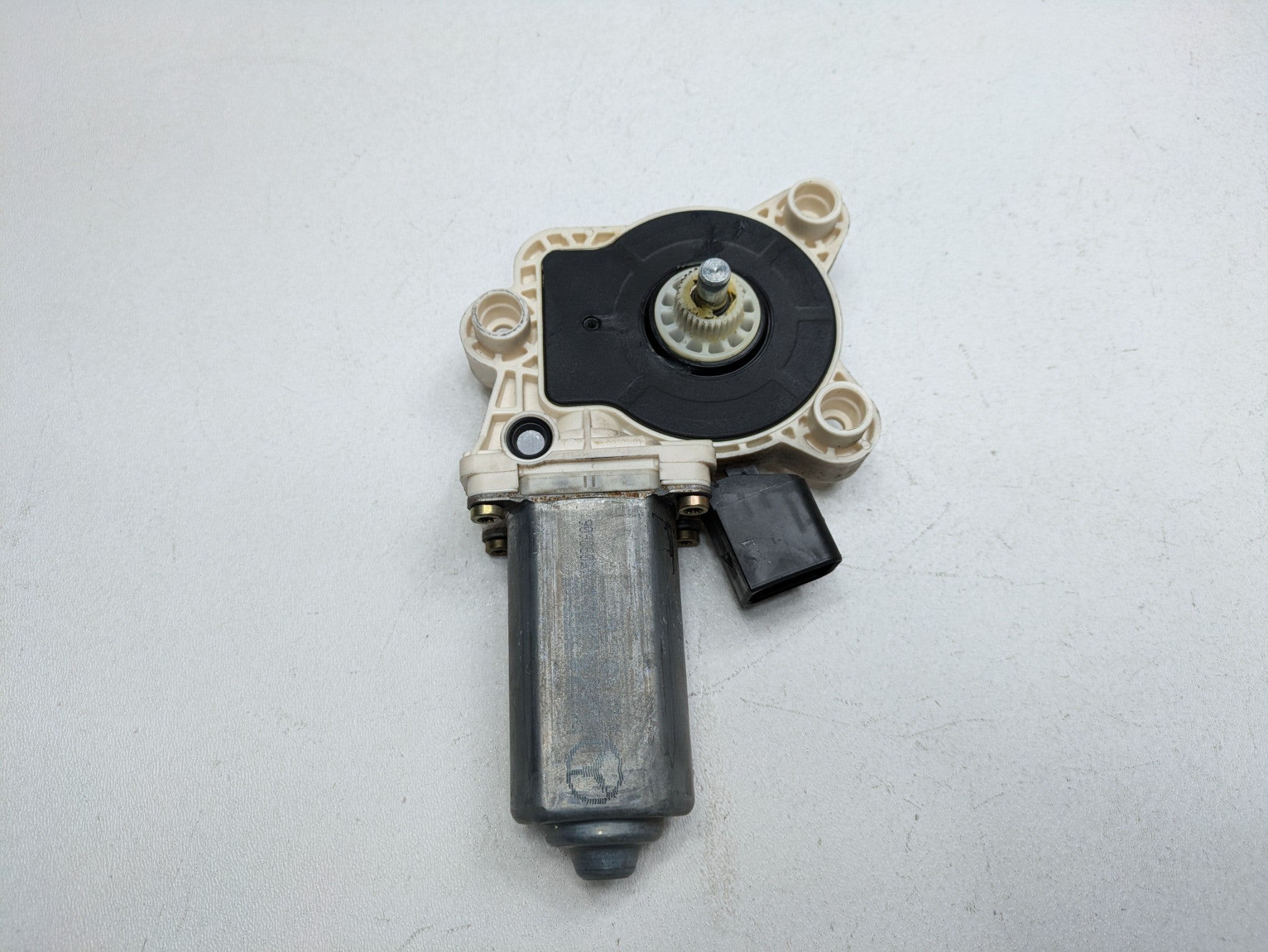 2004 - 2006 OEM MERCEDES-BENZ C230 FRONT RIGHT PASSENGER SIDE POWER WINDOW MOTOR