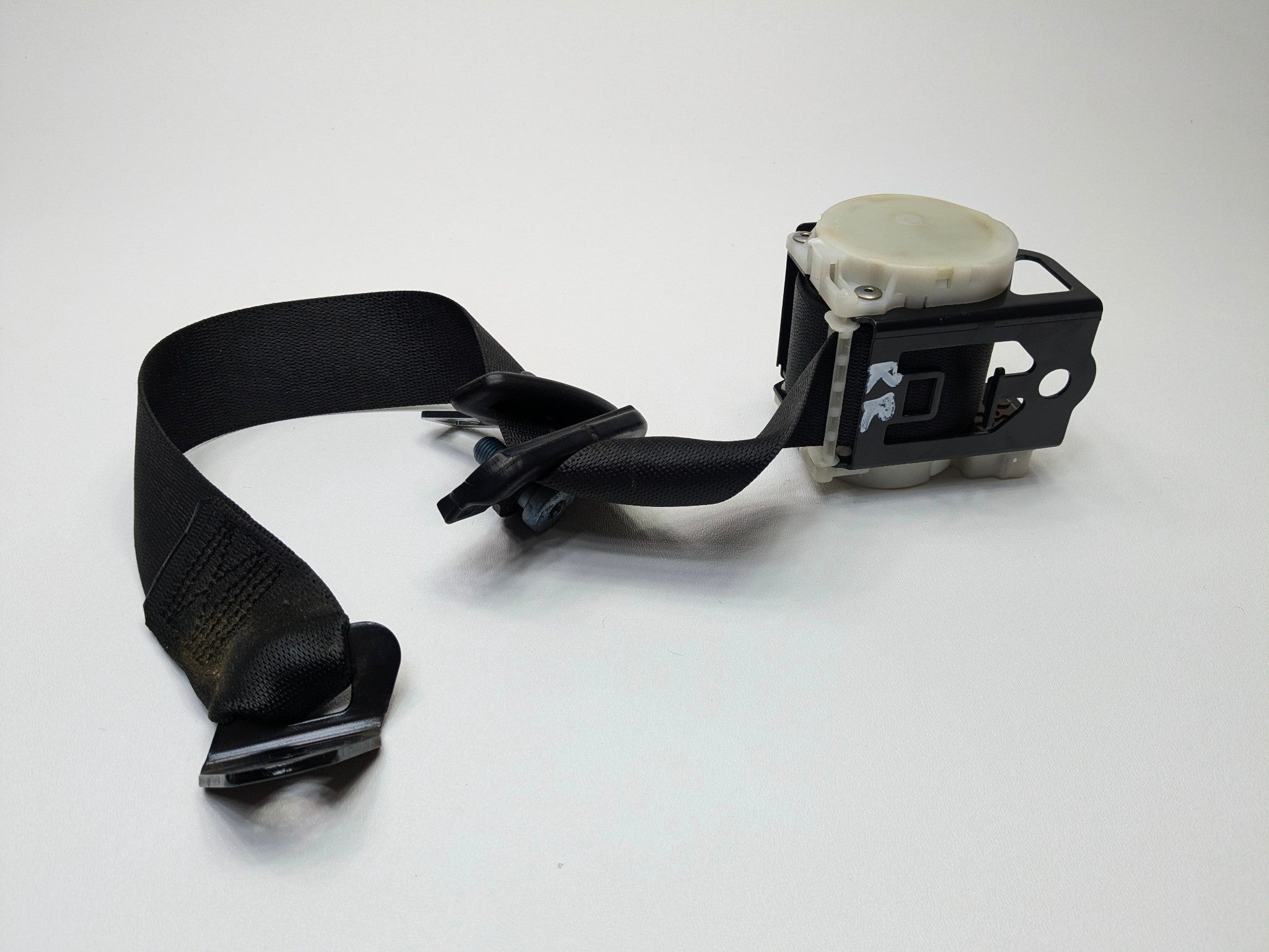 2004 - 2006 OEM MERCEDES-BENZ C230 REAR RIGHT PASSENGER SIDE SEAT BELT RETRACTOR