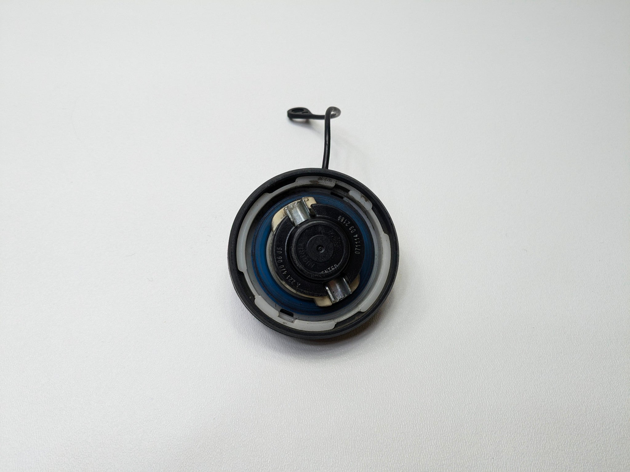 2004 - 2006 OEM MERCEDES-BENZ C230 FUEL TANK GAS FILLER CAP