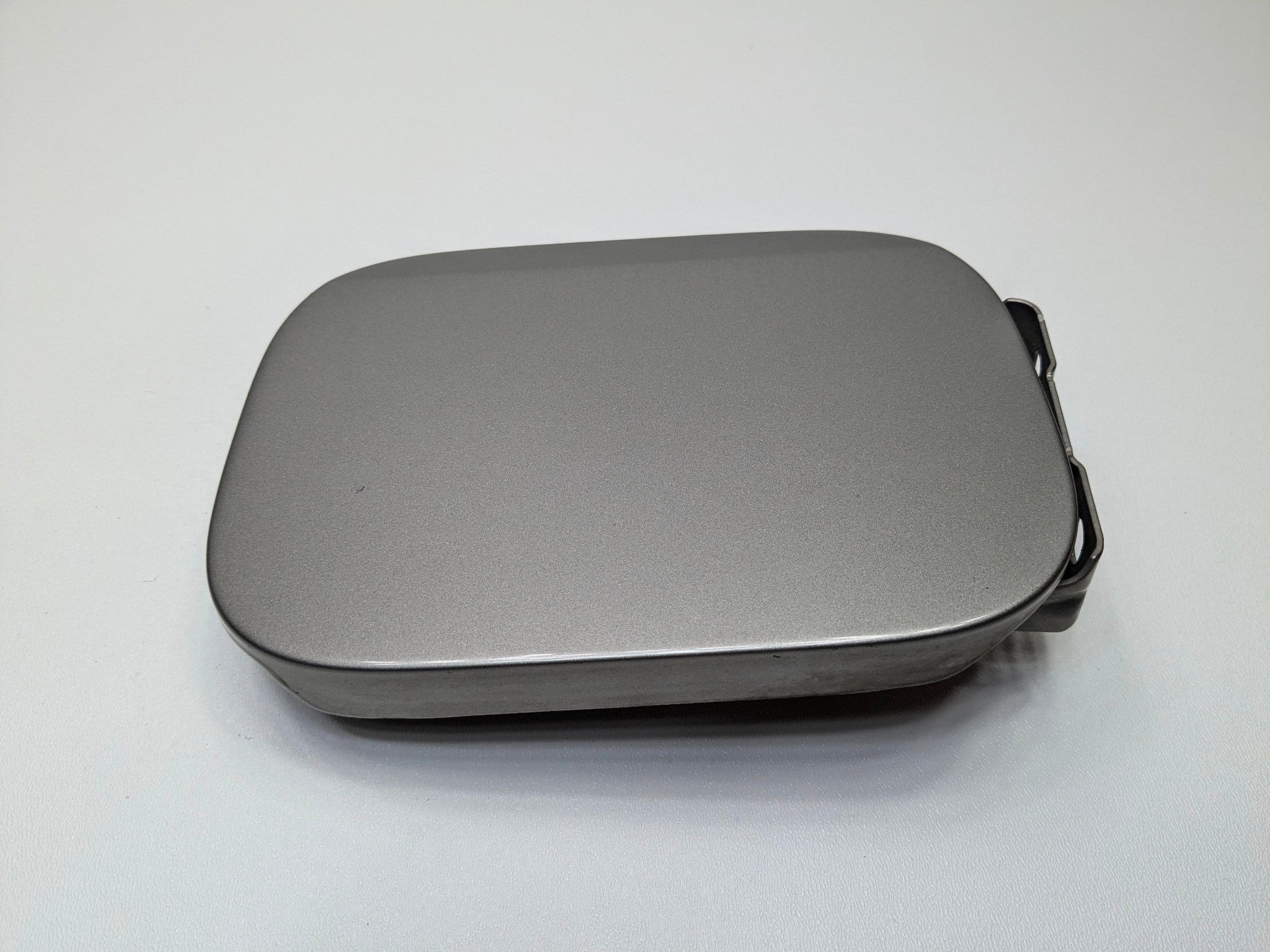 2004 - 2006 OEM MERCEDES-BENZ C230 FUEL GAS TANK LID DOOR COVER