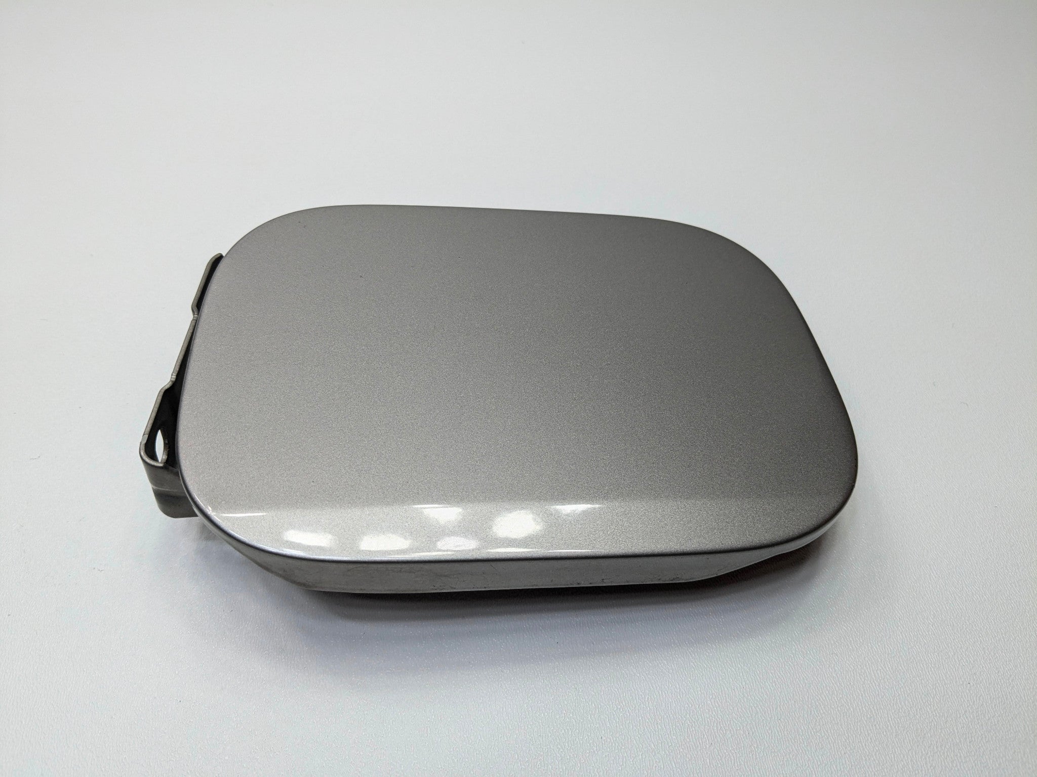 2004 - 2006 OEM MERCEDES-BENZ C230 FUEL GAS TANK LID DOOR COVER