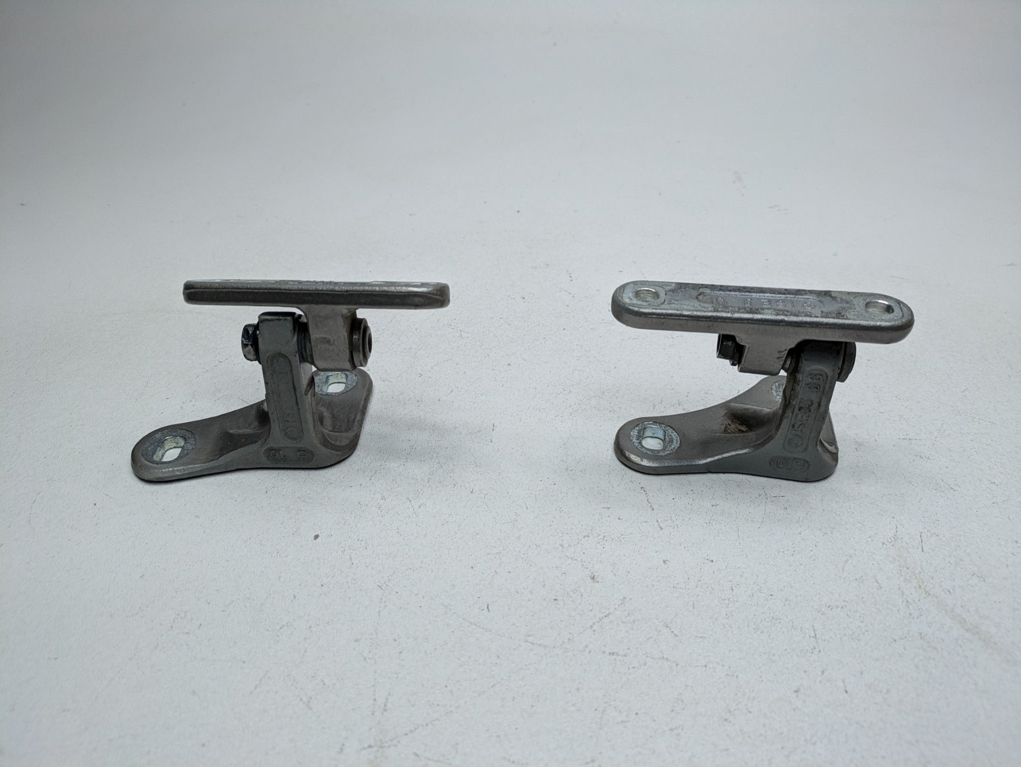 2004 - 2006 OEM MERCEDES-BENZ C230 FRONT LEFT DRIVER SIDE DOOR HINGE SET