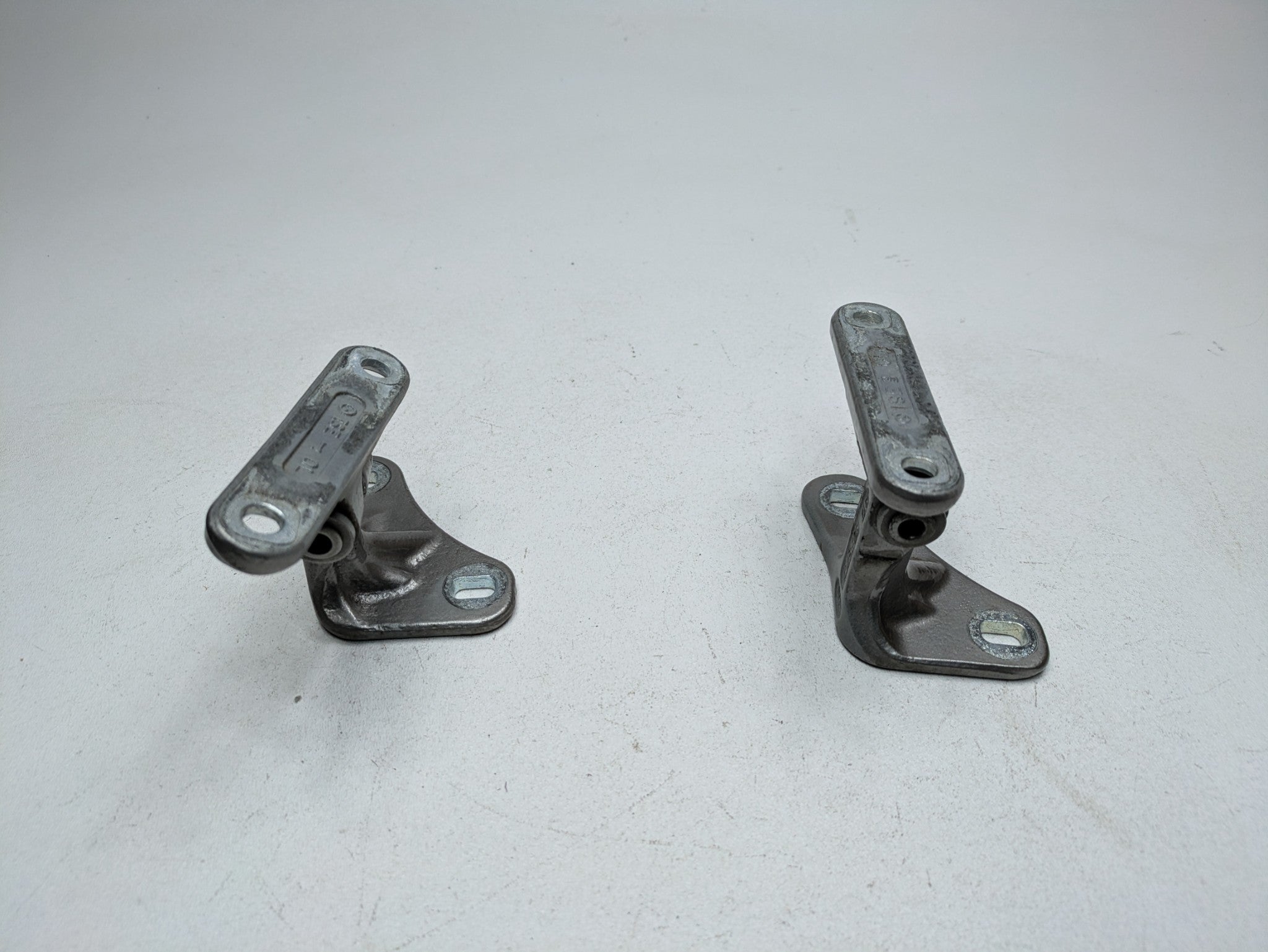 2004 - 2006 OEM MERCEDES-BENZ C230 FRONT LEFT DRIVER SIDE DOOR HINGE SET