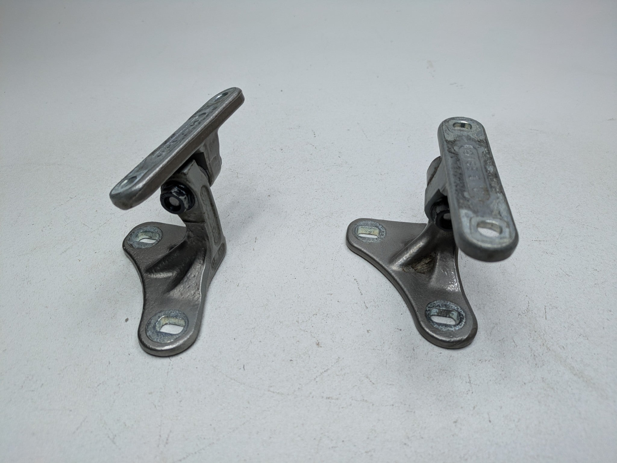 2004 - 2006 OEM MERCEDES-BENZ C230 FRONT LEFT DRIVER SIDE DOOR HINGE SET