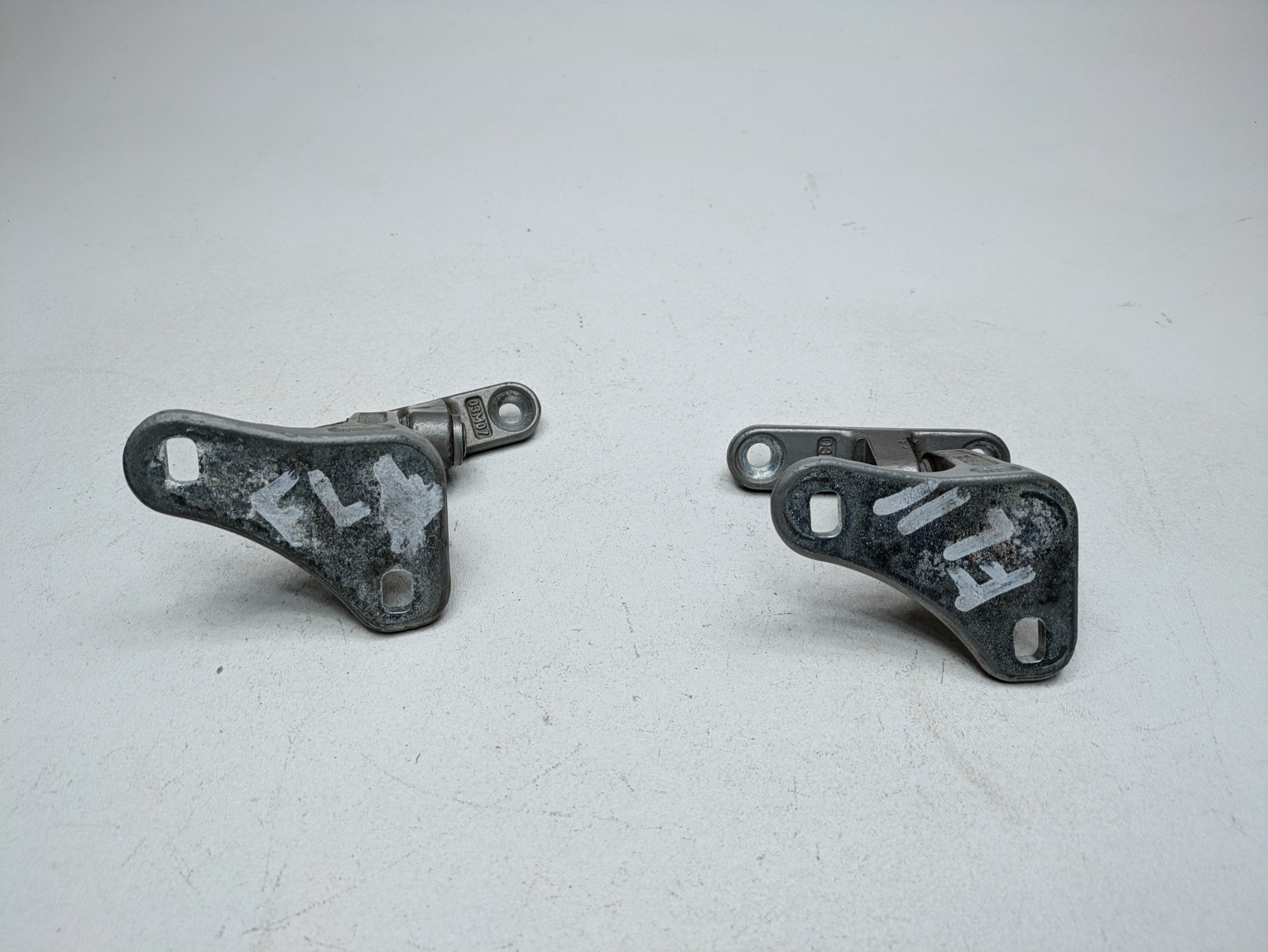 2004 - 2006 OEM MERCEDES-BENZ C230 FRONT LEFT DRIVER SIDE DOOR HINGE SET