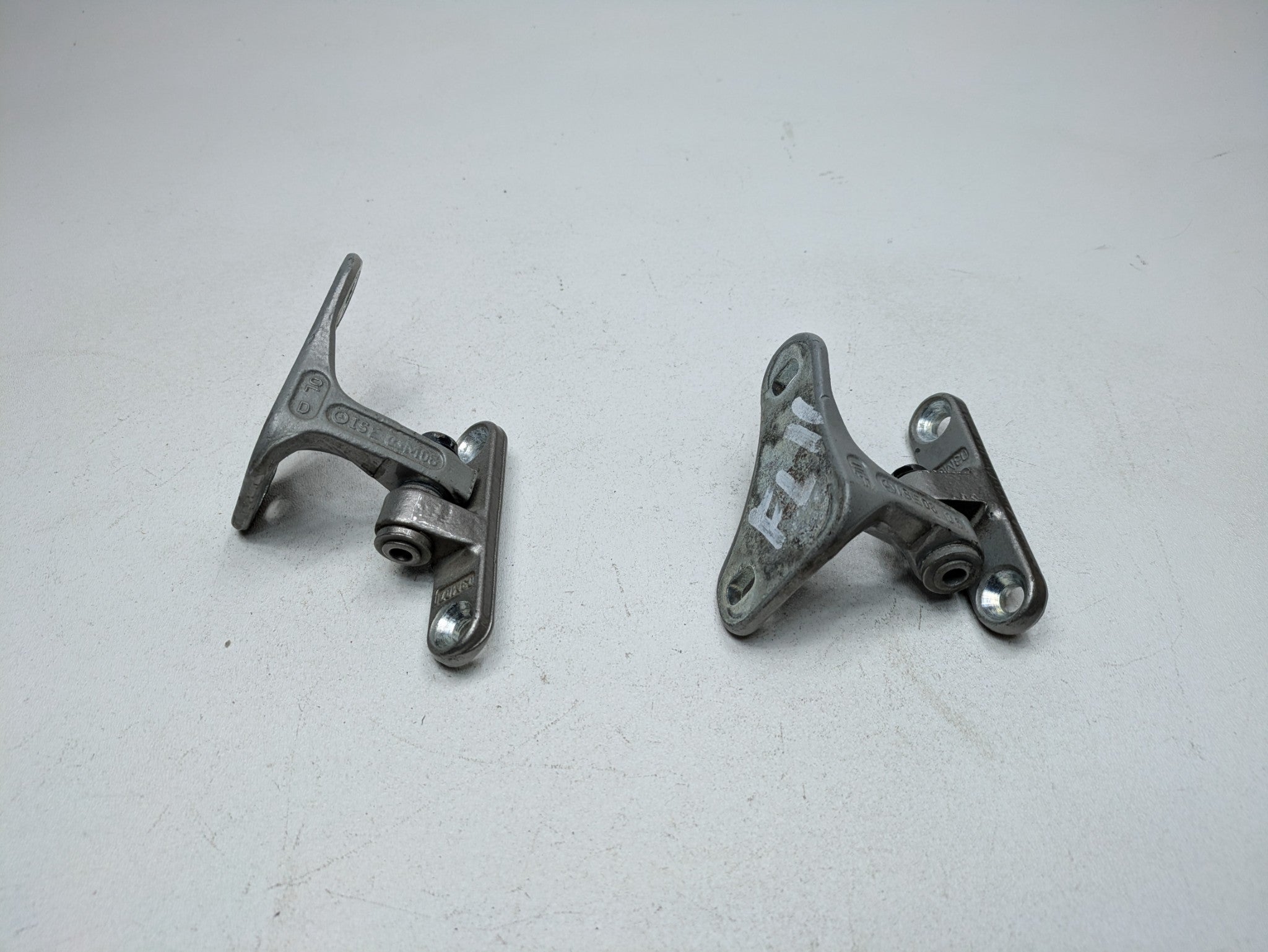 2004 - 2006 OEM MERCEDES-BENZ C230 FRONT LEFT DRIVER SIDE DOOR HINGE SET