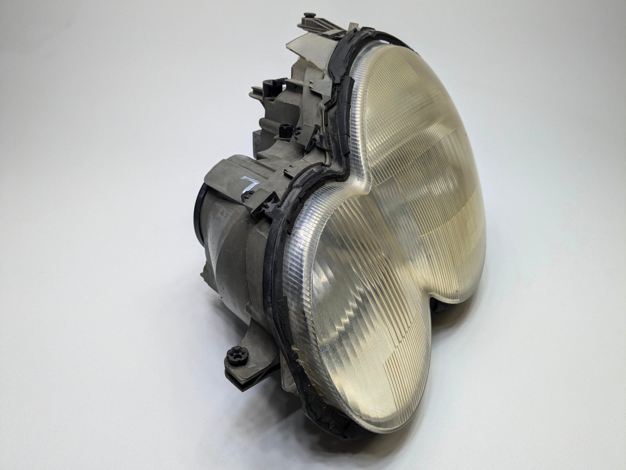 2004 - 2006 OEM MERCEDES-BENZ C230 FRONT LEFT DRIVER SIDE HALOGEN HEADLIGHT