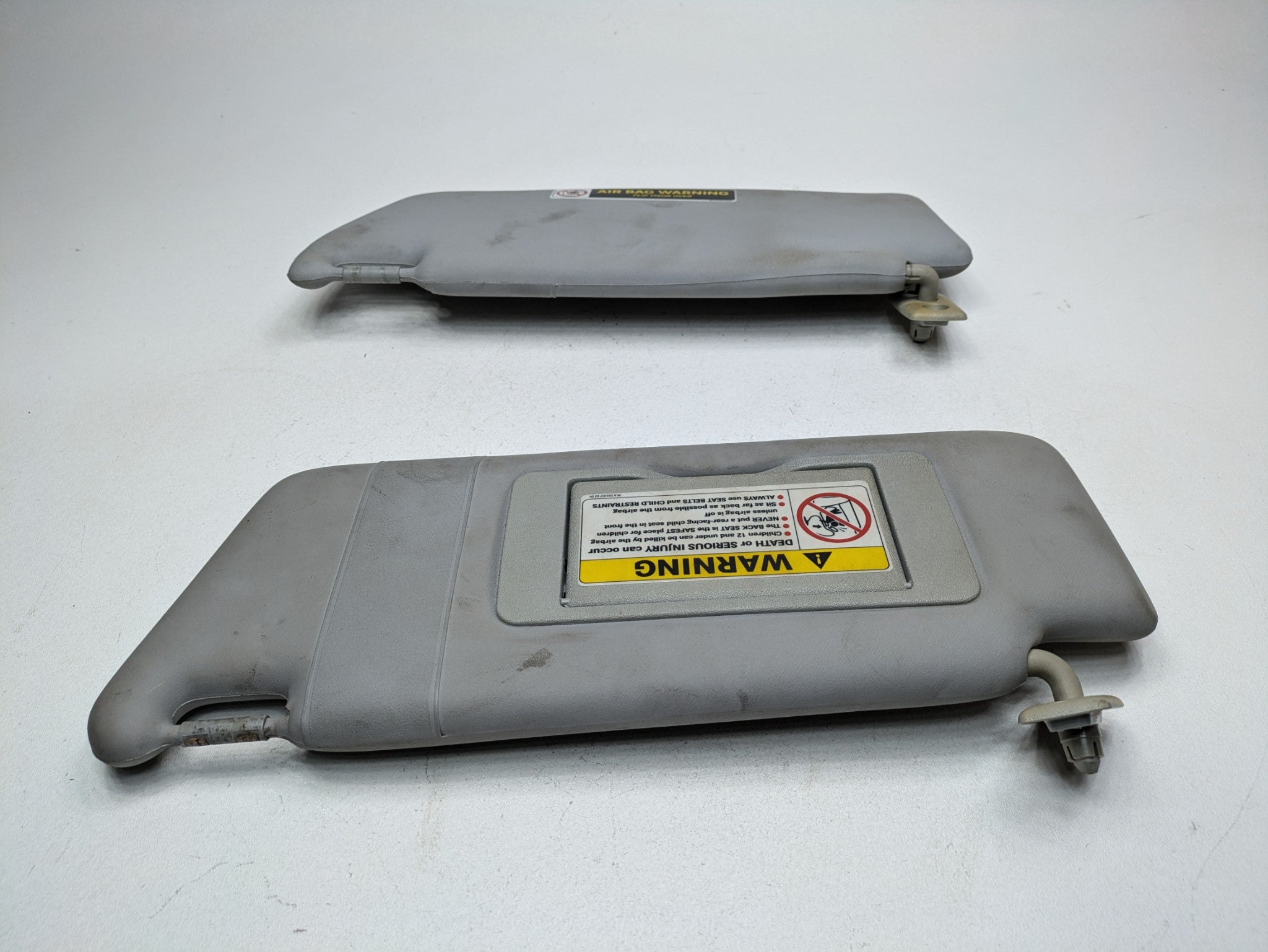 04 - 06 OEM MERCEDES-BENZ C230 FRONT LEFT AND RIGHT SIDE INTERIOR ROOF SUN VISOR