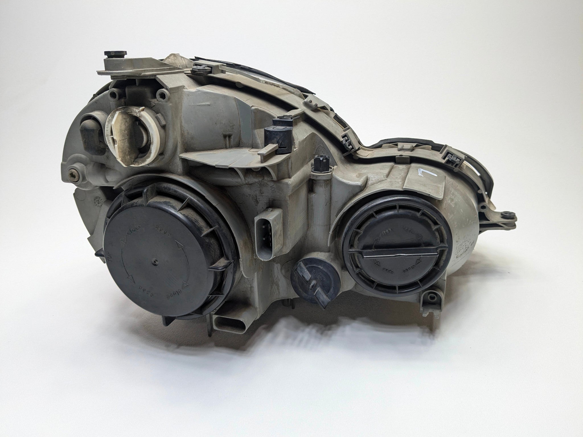 2004 - 2006 OEM MERCEDES-BENZ C230 FRONT LEFT DRIVER SIDE HALOGEN HEADLIGHT