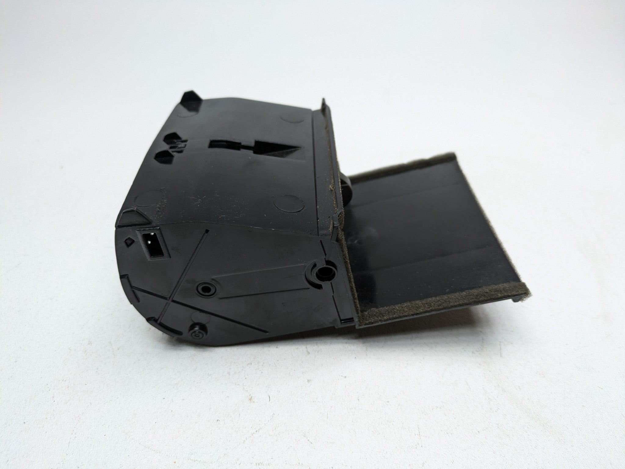 2004 - 2006 OEM MERCEDES-BENZ C230 REAR CENTER CONCOLE  AIR VENTS