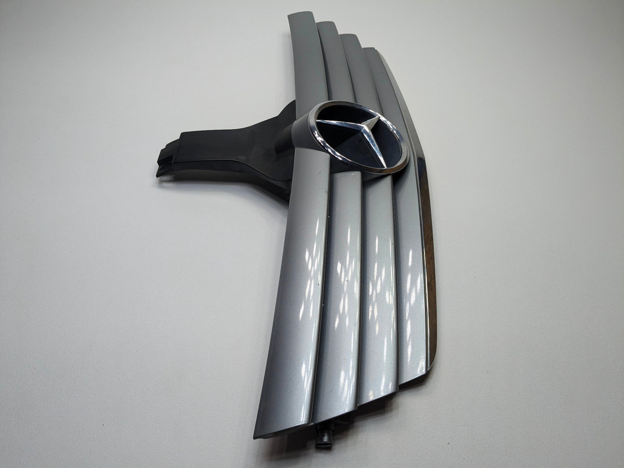 2004 - 2006 OEM MERCEDES-BENZ C230 FRONT UPPER BUMPER GRILLE WITH EMBLEM