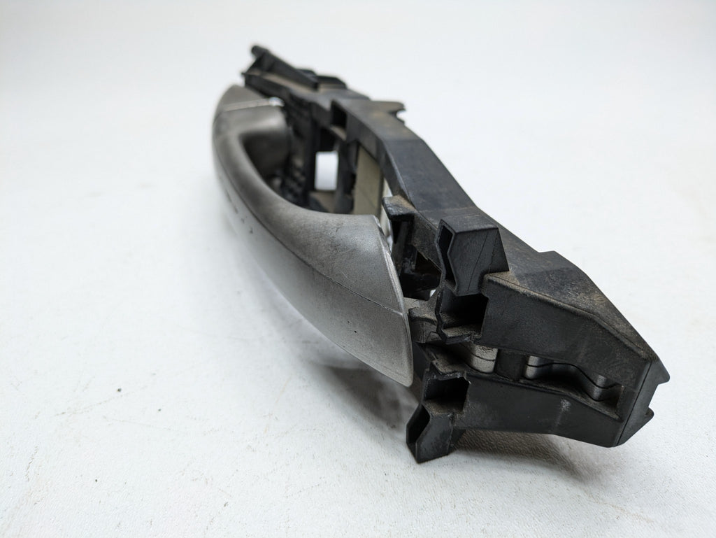 04 - 06 OEM MERCEDES-BENZ C230 FRONT RIGHT PASSENGER SIDE OUTSIDE DOOR HANDLE