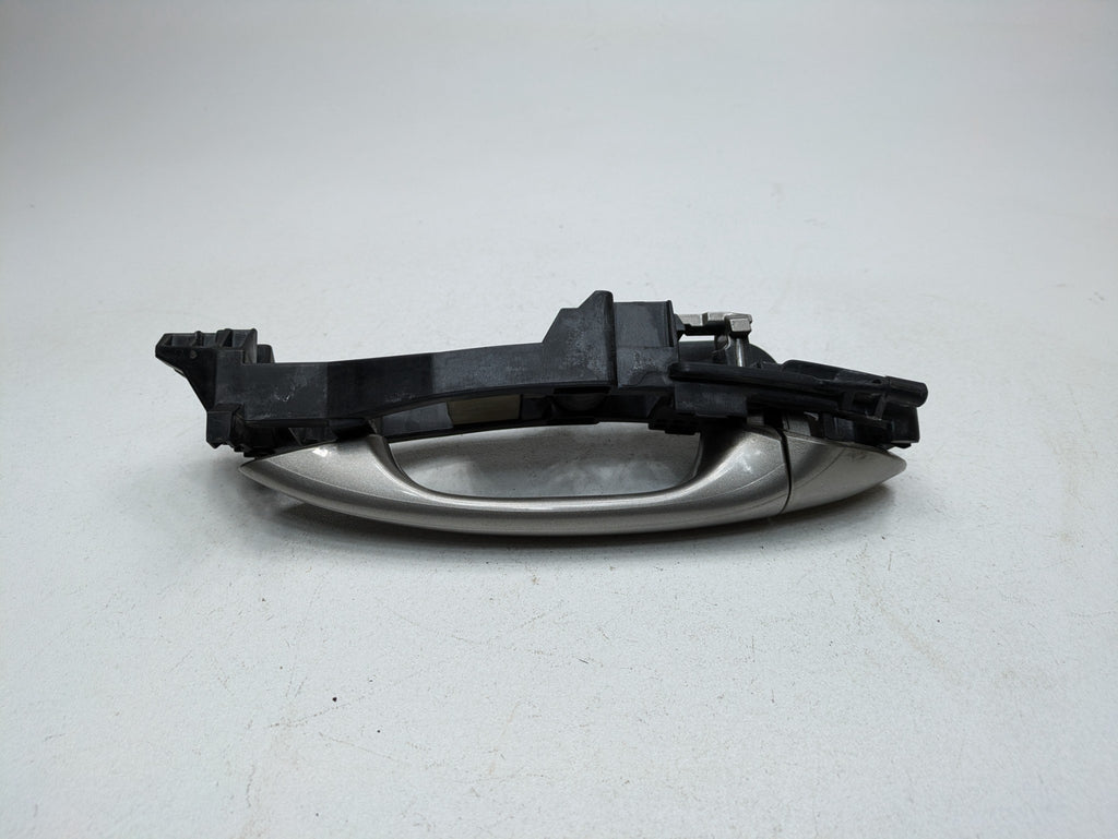 04 - 06 OEM MERCEDES-BENZ C230 FRONT RIGHT PASSENGER SIDE OUTSIDE DOOR HANDLE