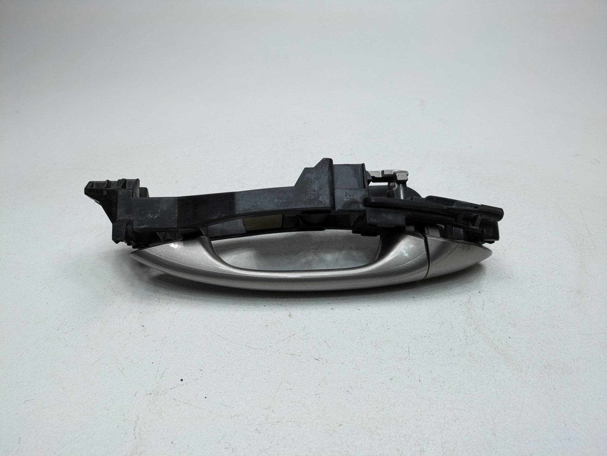 04 - 06 OEM MERCEDES-BENZ C230 FRONT RIGHT PASSENGER SIDE OUTSIDE DOOR HANDLE