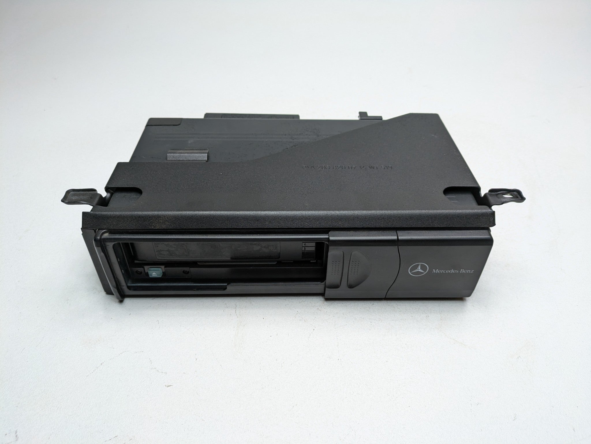04 - 06 OEM MERCEDES-BENZ C230 AUDIO AND VISUAL CD CHANGER RECEIVER MODULE UNIT