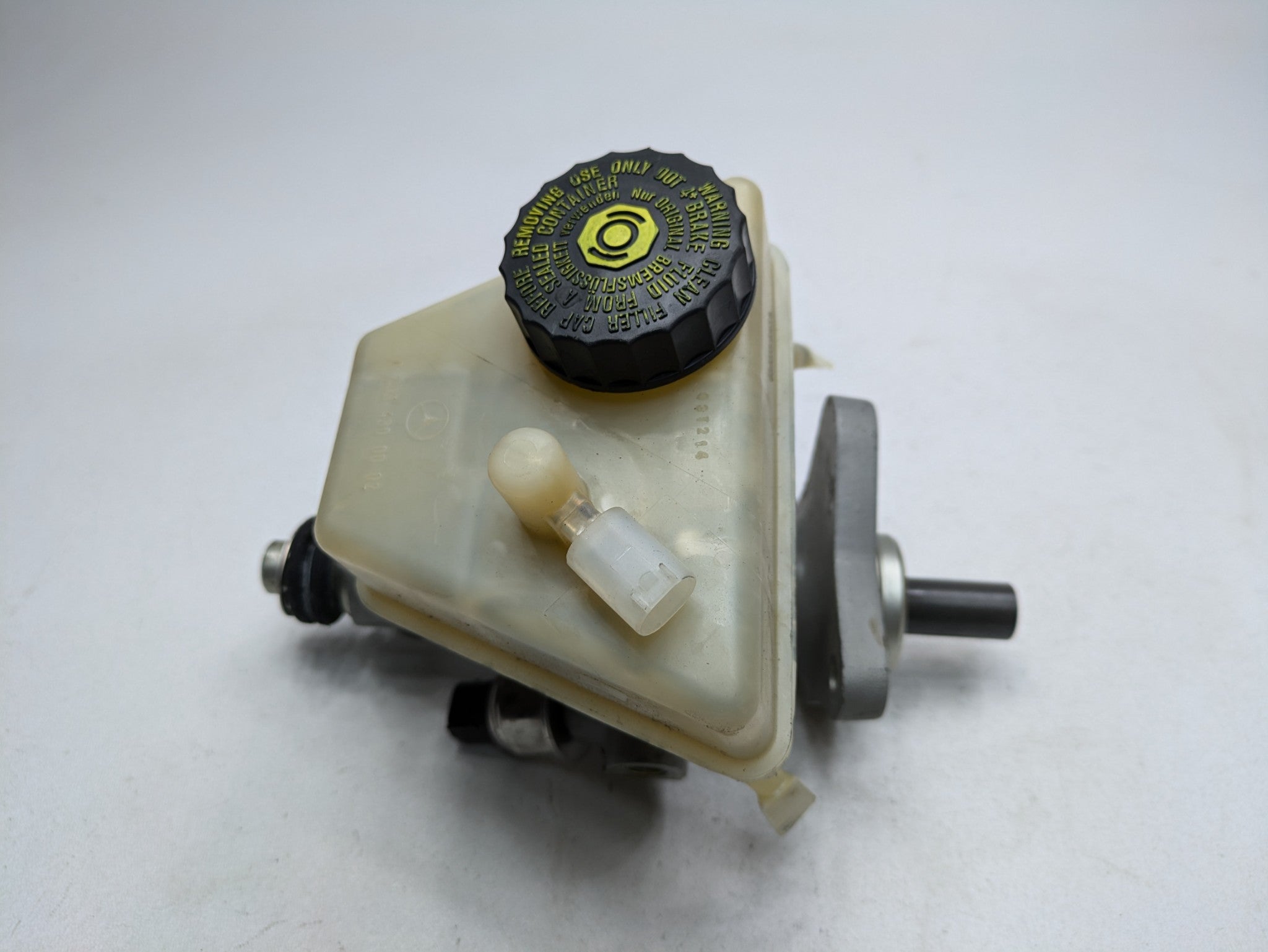 04 - 06 OEM MERCEDES-BENZ C230 BRAKE MASTER CYLINDER RESERVOIR EXPANSION TANK