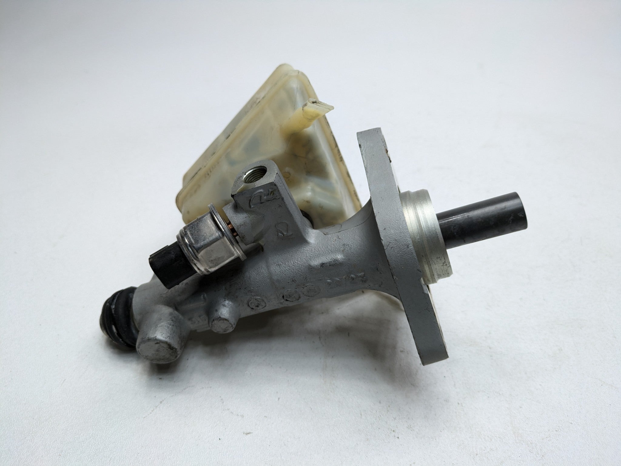 04 - 06 OEM MERCEDES-BENZ C230 BRAKE MASTER CYLINDER RESERVOIR EXPANSION TANK