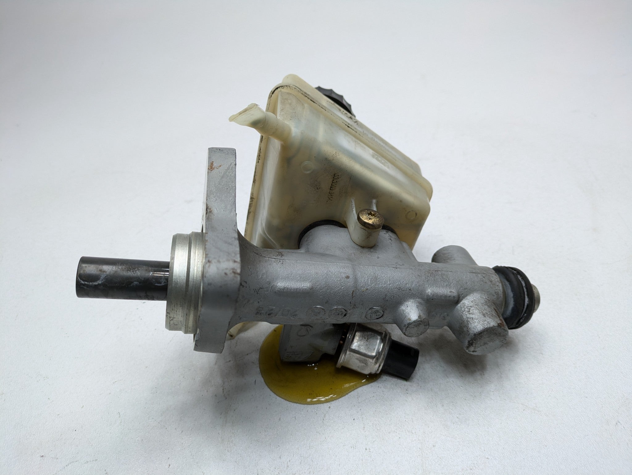 04 - 06 OEM MERCEDES-BENZ C230 BRAKE MASTER CYLINDER RESERVOIR EXPANSION TANK