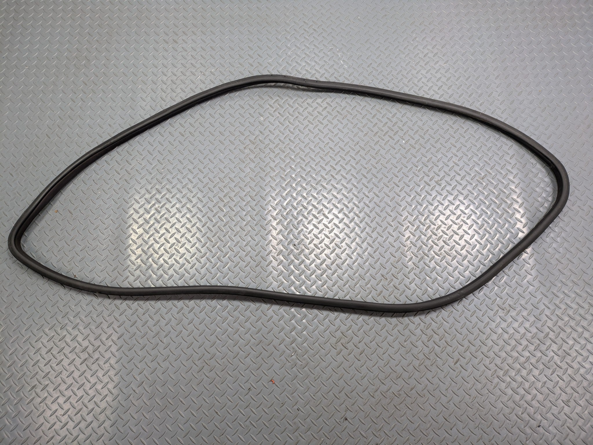 2004 - 2006 OEM MERCEDES-BENZ C230 FRONT LEFT SIDE WEATHER STRIPPING DOOR SEAL