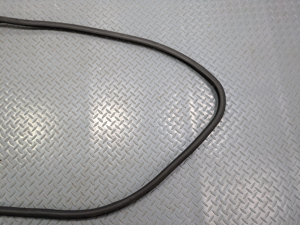 2004 - 2006 OEM MERCEDES-BENZ C230 FRONT LEFT SIDE WEATHER STRIPPING DOOR SEAL