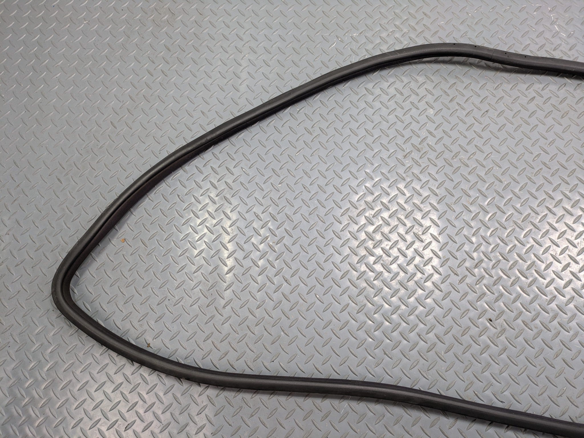 2004 - 2006 OEM MERCEDES-BENZ C230 FRONT LEFT SIDE WEATHER STRIPPING DOOR SEAL