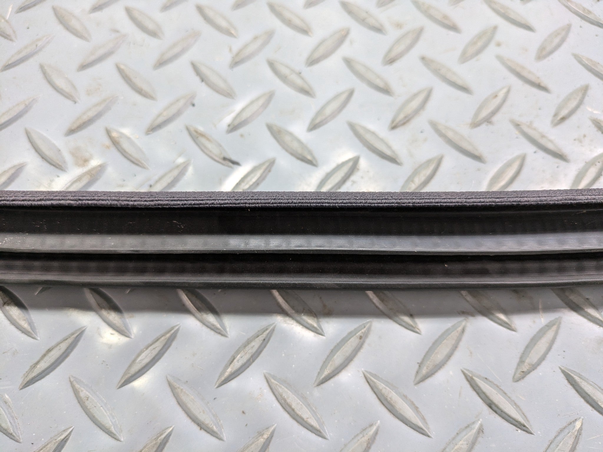 2004 - 2006 OEM MERCEDES-BENZ C230 FRONT LEFT SIDE WEATHER STRIPPING DOOR SEAL