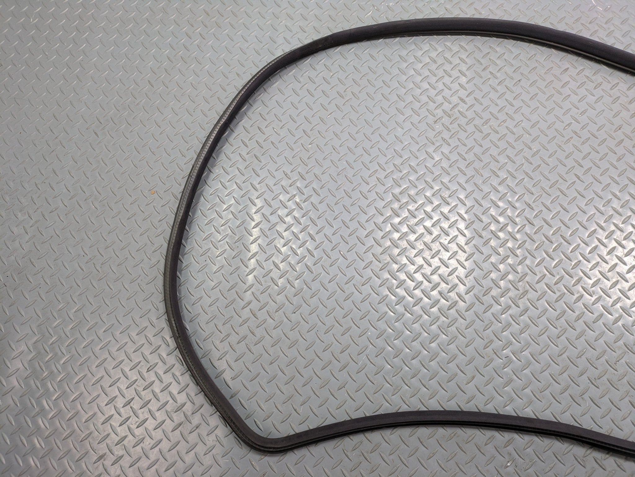 2004 - 2006 OEM MERCEDES-BENZ C230 FRONT RIGHT WEATHER STRIPPING DOOR SEAL