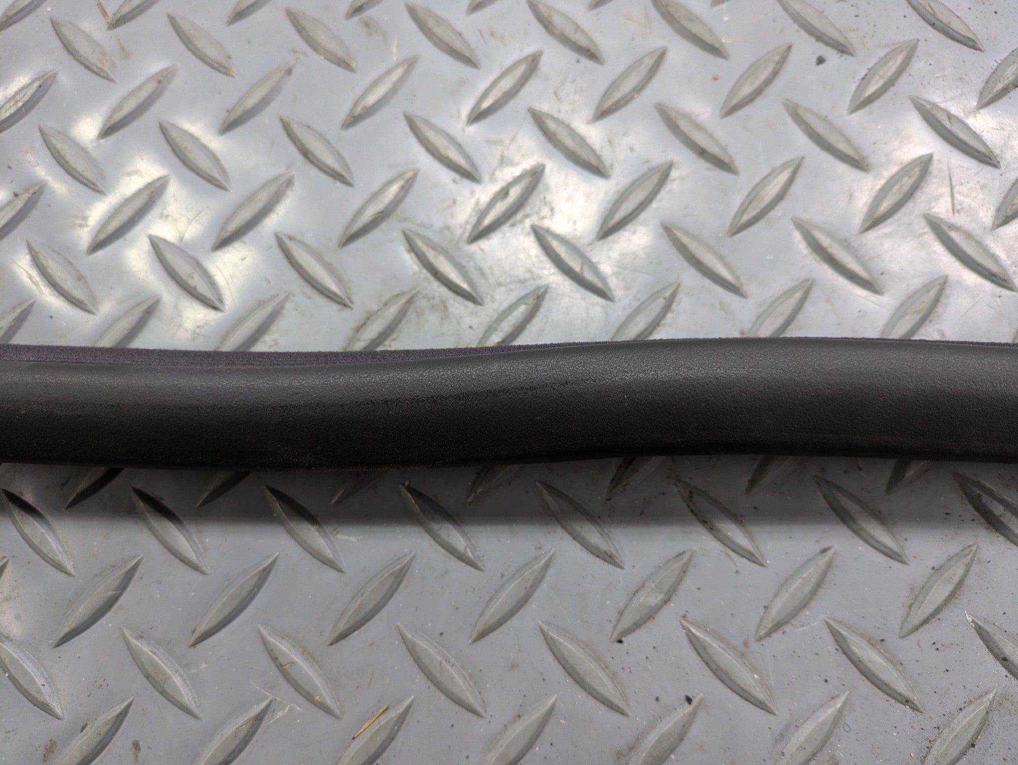 2004 - 2006 OEM MERCEDES-BENZ C230 FRONT RIGHT WEATHER STRIPPING DOOR SEAL