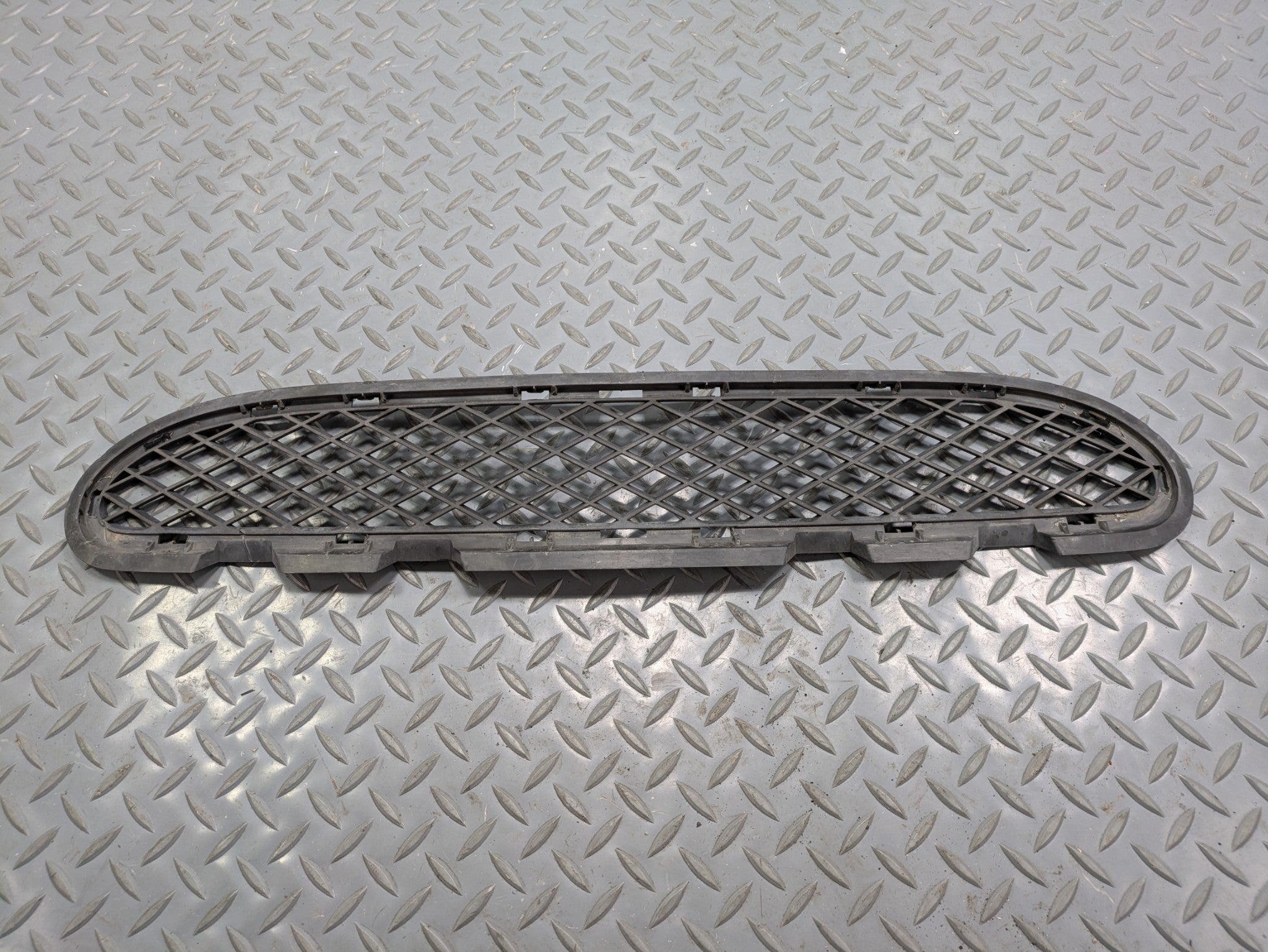 2004 - 2006 OEM MERCEDES-BENZ C230 FRONT LOWER BUMPER GRILLE