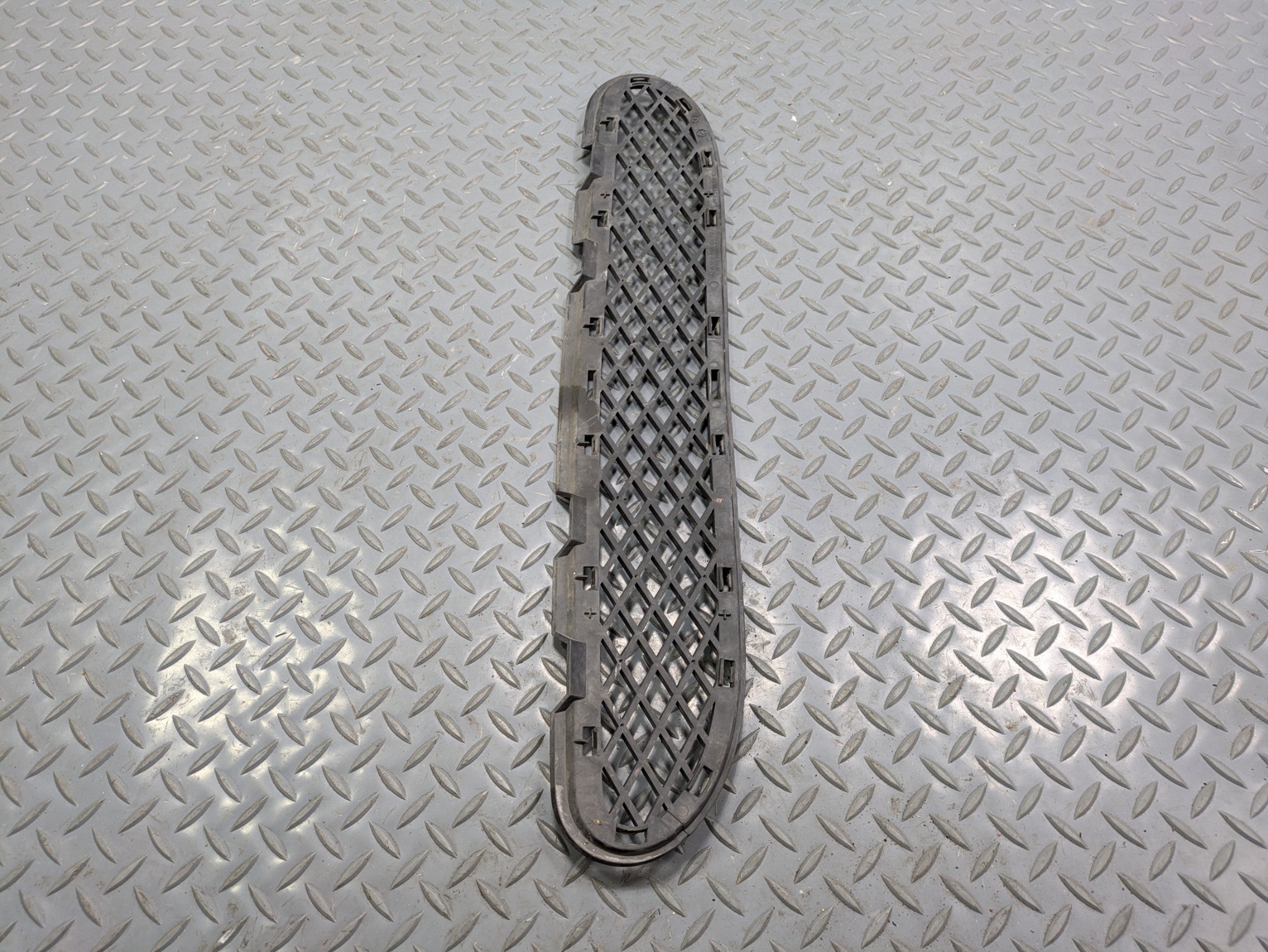2004 - 2006 OEM MERCEDES-BENZ C230 FRONT LOWER BUMPER GRILLE