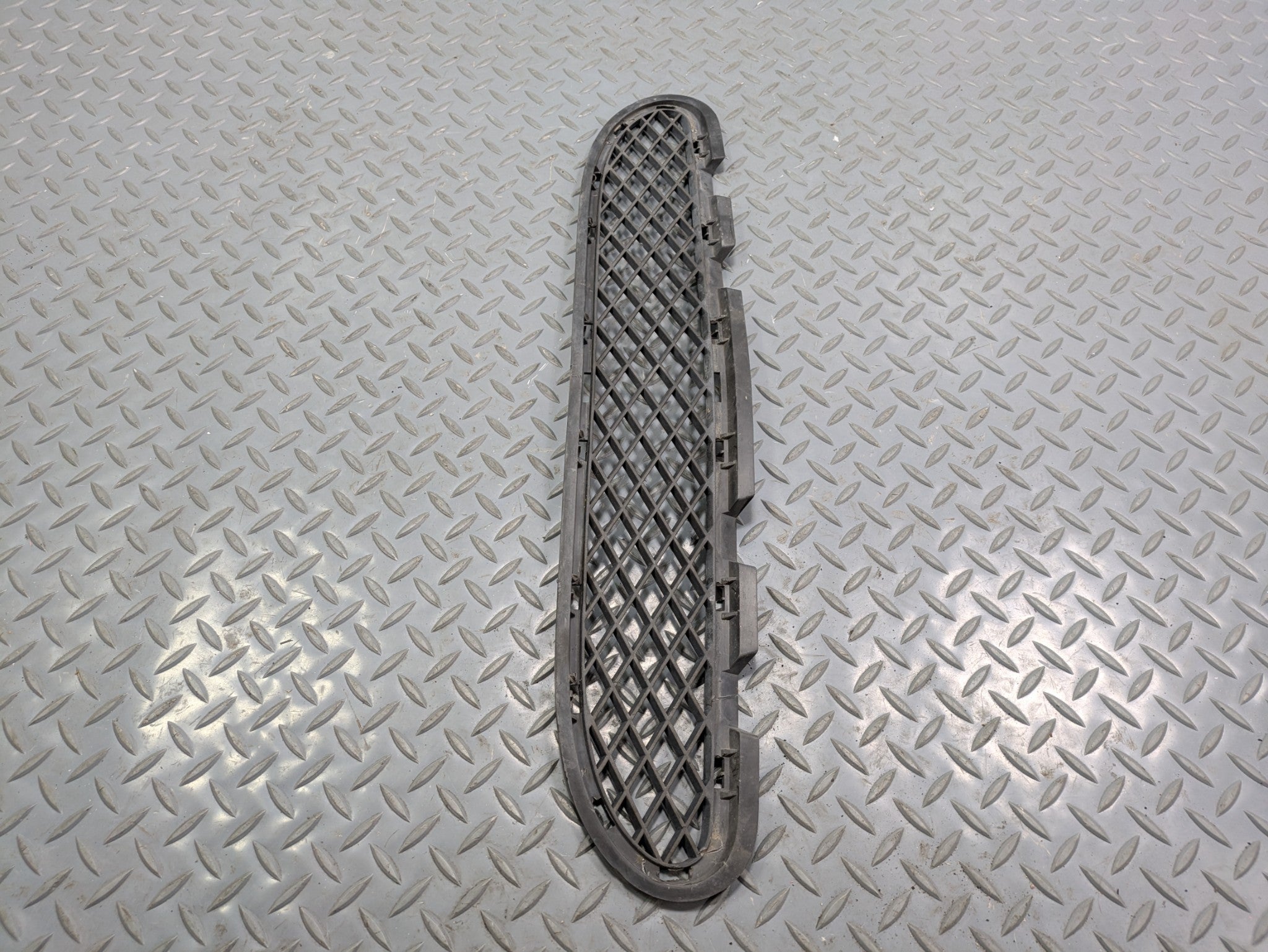 2004 - 2006 OEM MERCEDES-BENZ C230 FRONT LOWER BUMPER GRILLE