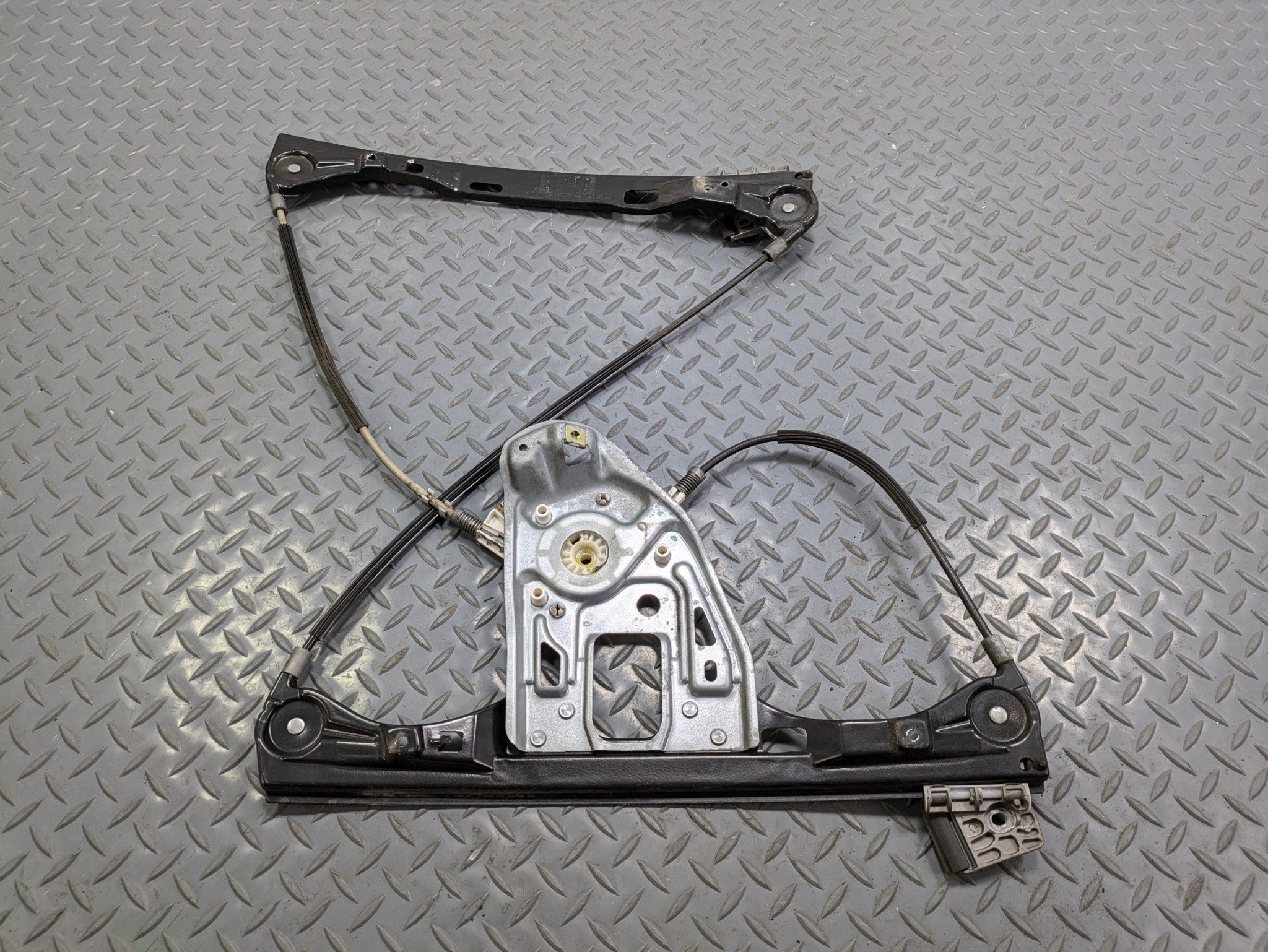2004 - 2006 OEM MERCEDES-BENZ C230 FRONT RIGHT PASSENGER SIDE DOOR REGULATOR