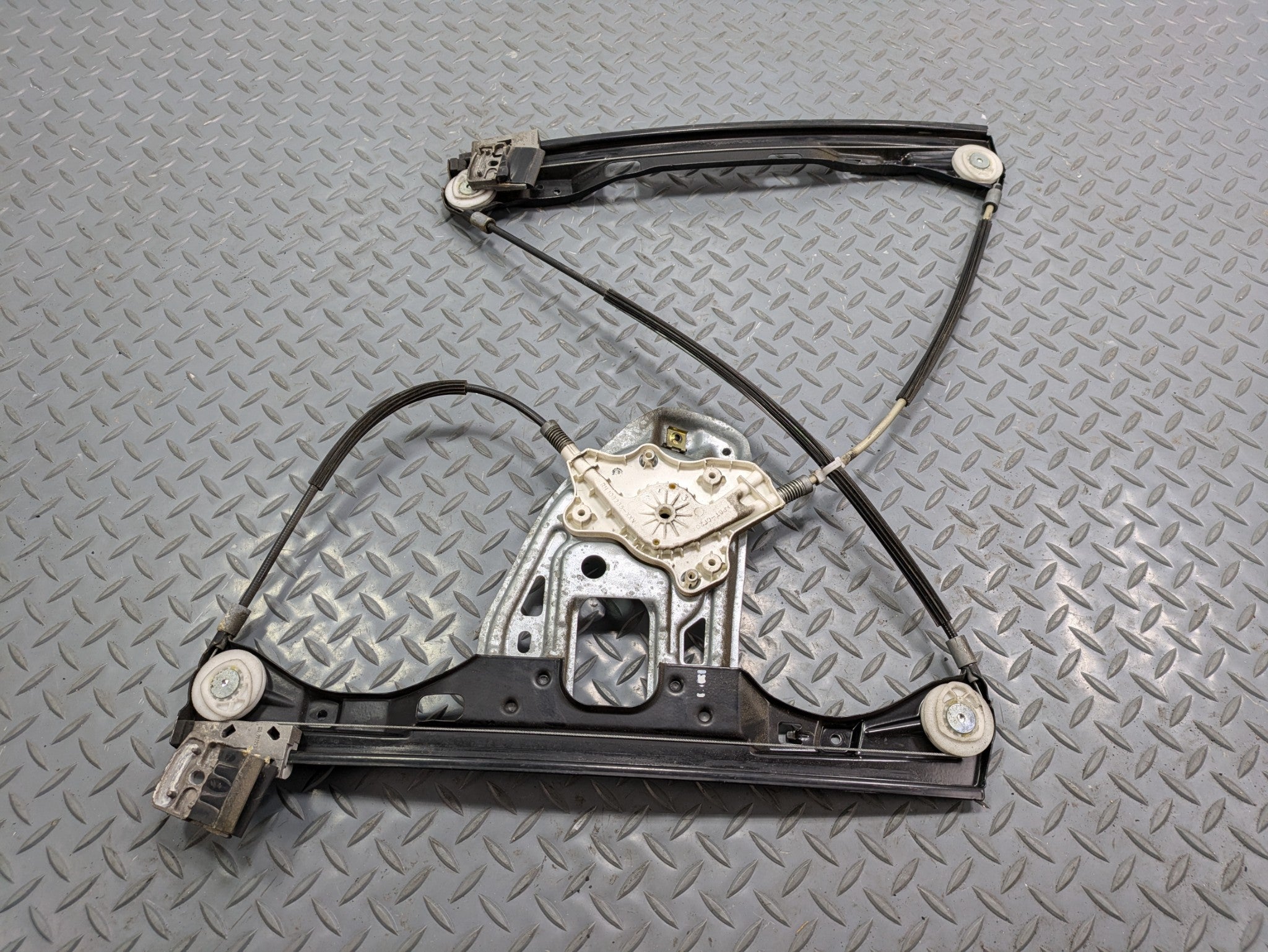 2004 - 2006 OEM MERCEDES-BENZ C230 FRONT RIGHT PASSENGER SIDE DOOR REGULATOR