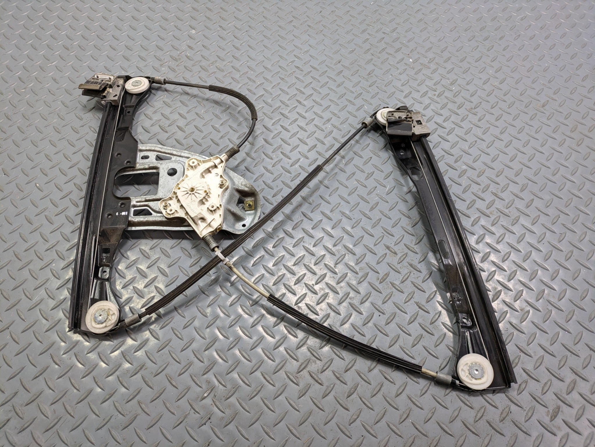 2004 - 2006 OEM MERCEDES-BENZ C230 FRONT RIGHT PASSENGER SIDE DOOR REGULATOR