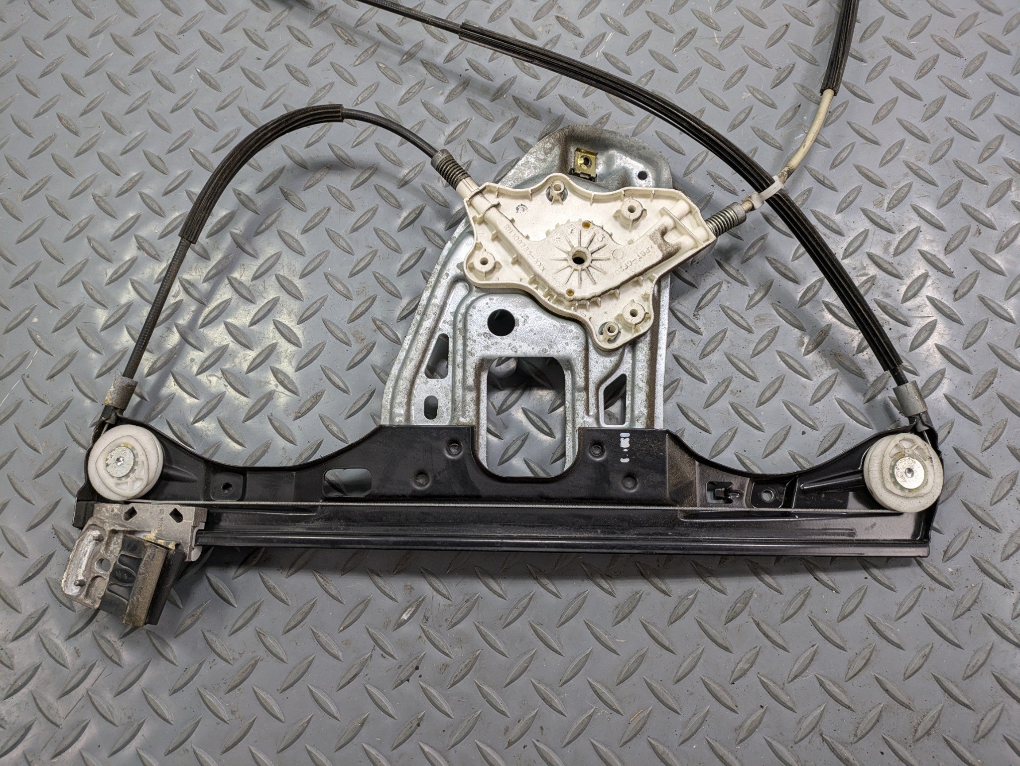 2004 - 2006 OEM MERCEDES-BENZ C230 FRONT RIGHT PASSENGER SIDE DOOR REGULATOR