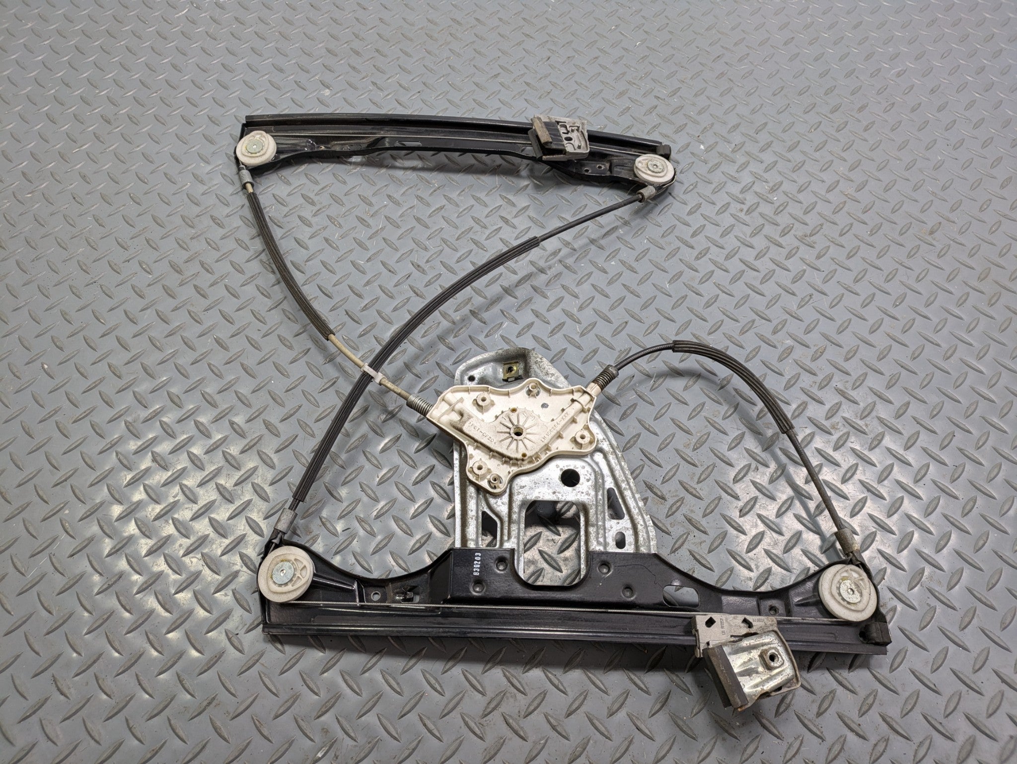 2004 - 2006 OEM MERCEDES-BENZ C230 FRONT LEFT DRIVER SIDE DOOR REGULATOR