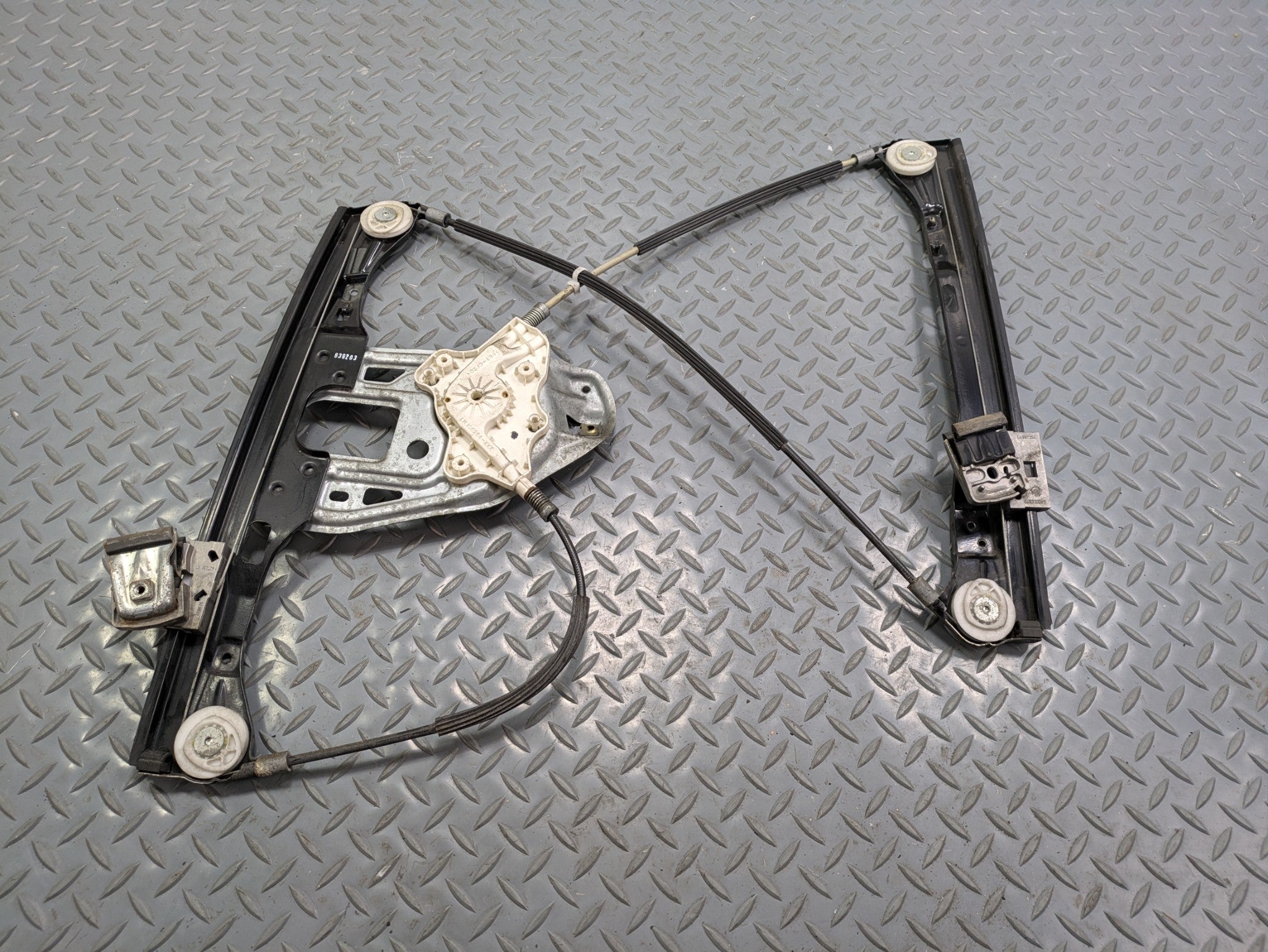 2004 - 2006 OEM MERCEDES-BENZ C230 FRONT LEFT DRIVER SIDE DOOR REGULATOR