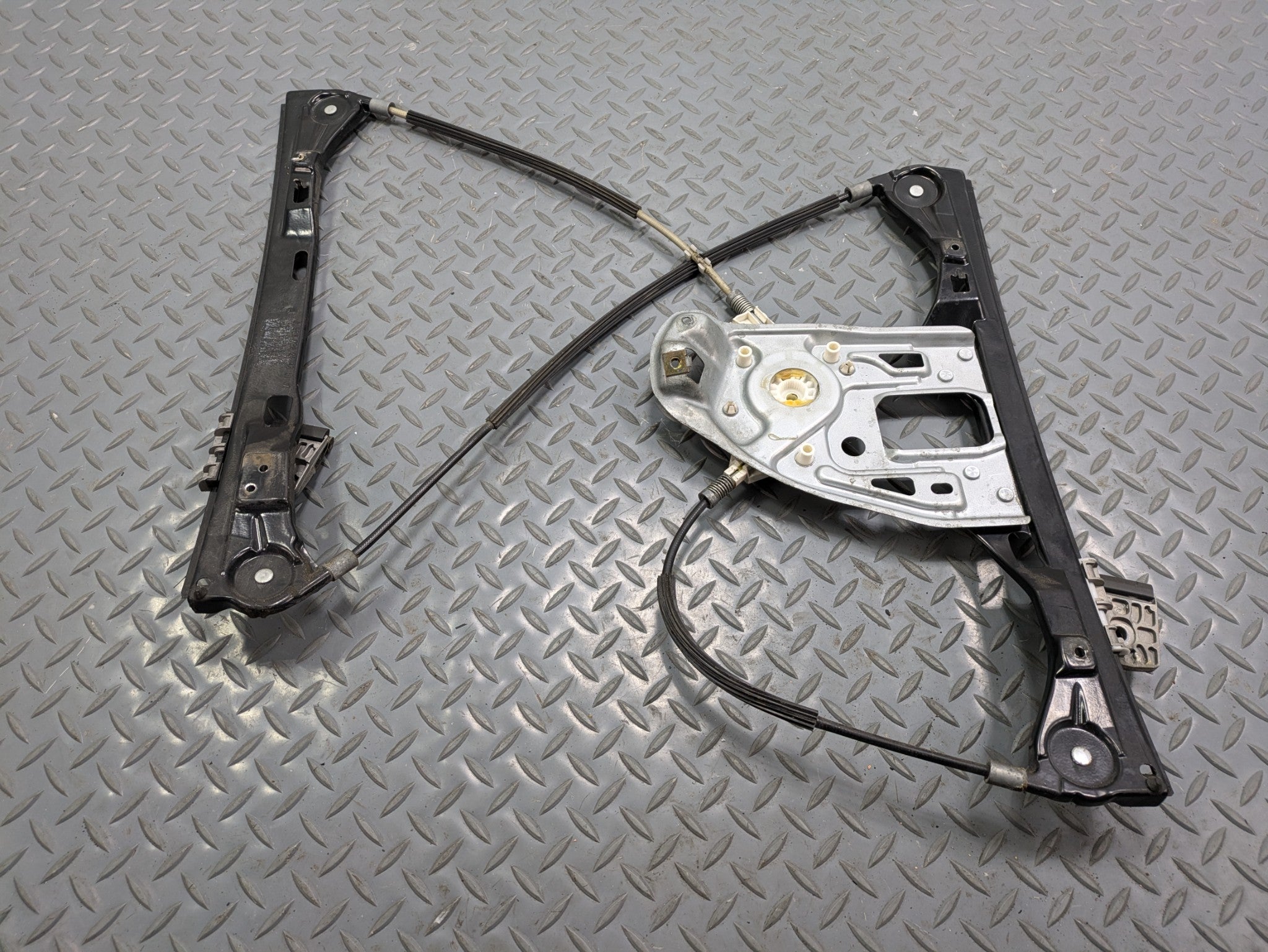 2004 - 2006 OEM MERCEDES-BENZ C230 FRONT LEFT DRIVER SIDE DOOR REGULATOR