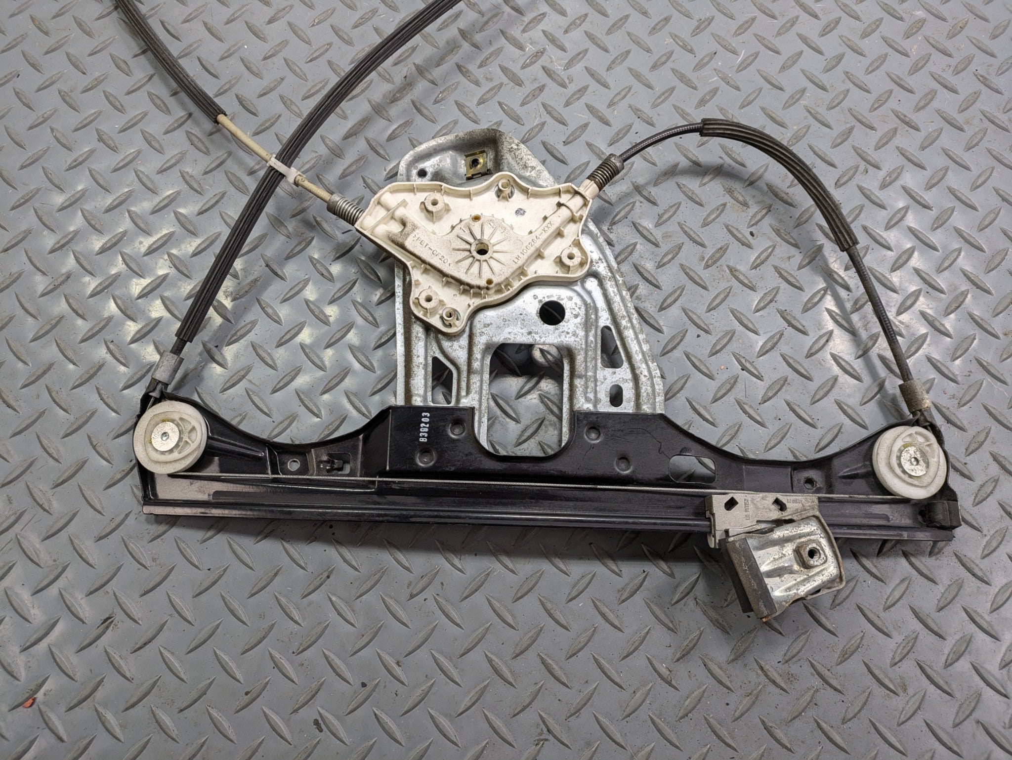 2004 - 2006 OEM MERCEDES-BENZ C230 FRONT LEFT DRIVER SIDE DOOR REGULATOR