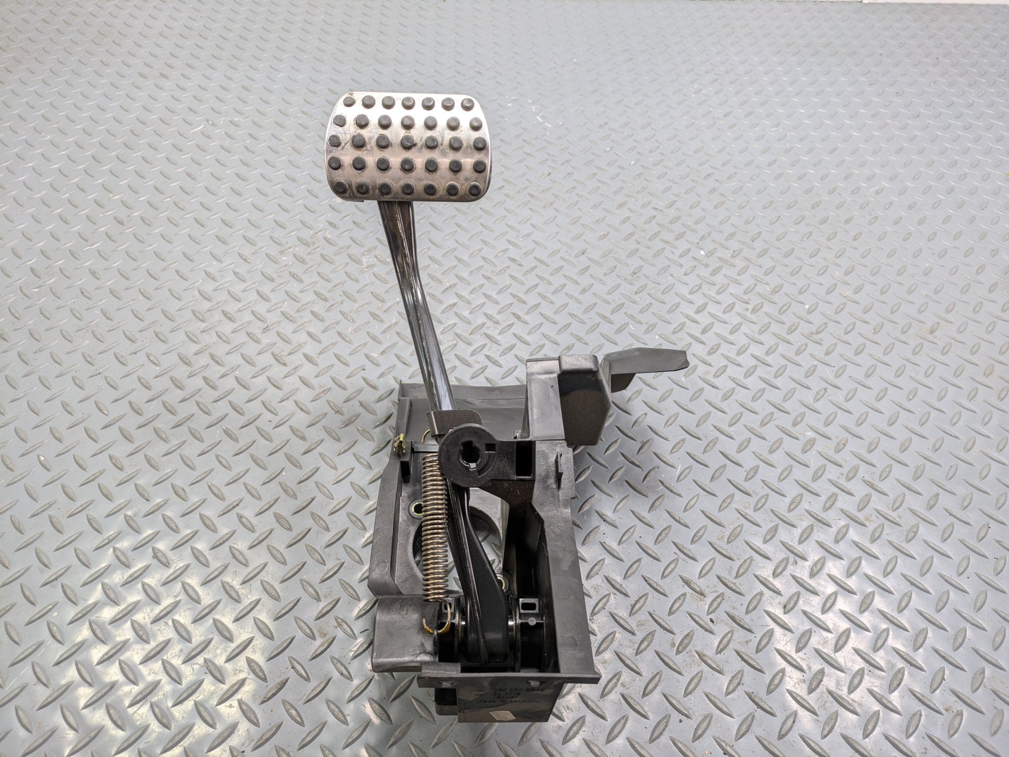 2004 - 2006 OEM MERCEDES-BENZ C230 PARKING BRAKE PEDAL ASSEMBLY