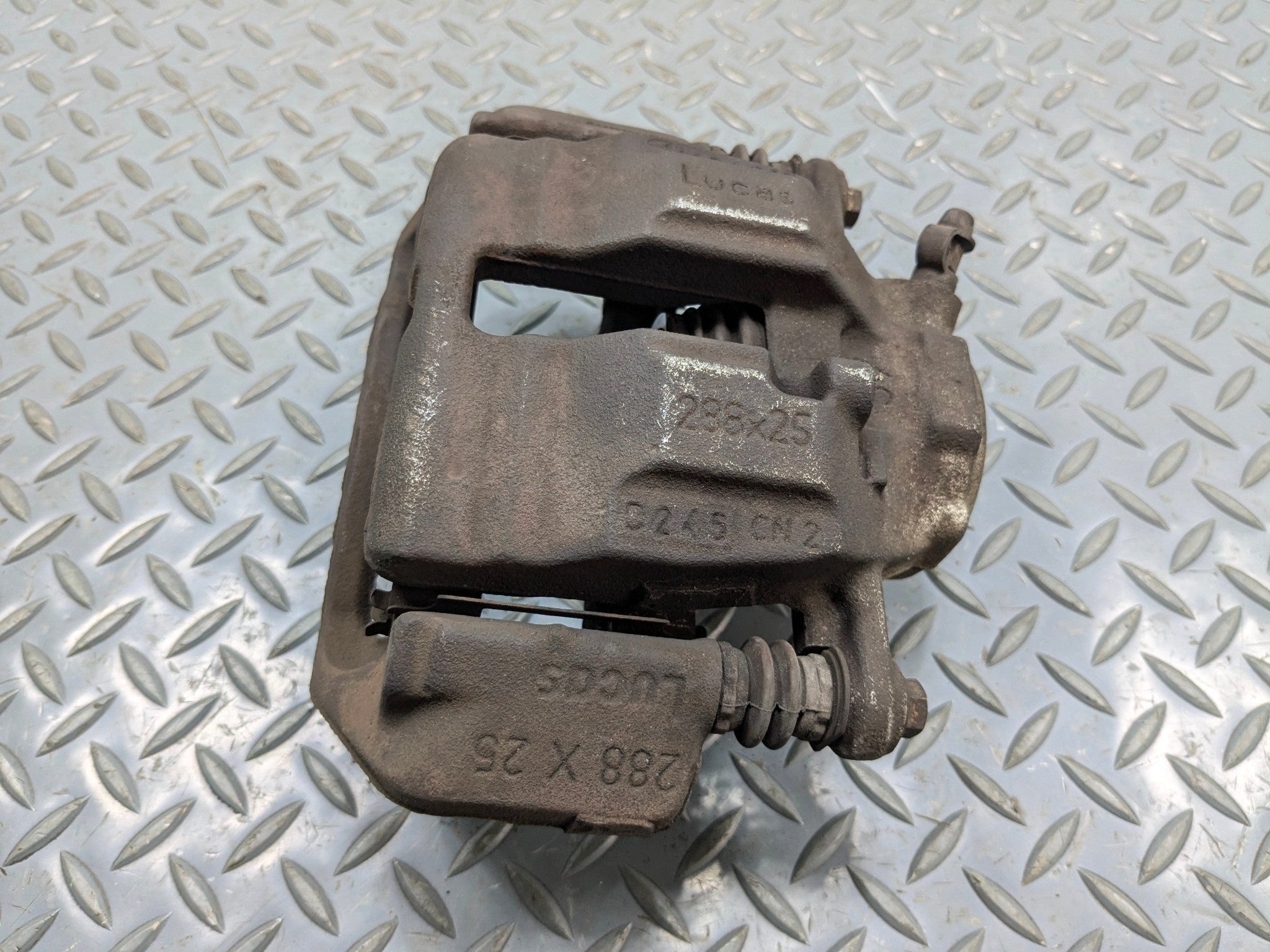 2004 - 2006 OEM MERCEDES-BENZ C230 FRONT LEFT DRIVER SIDE BRAKE CALIPER ASSEMBLY