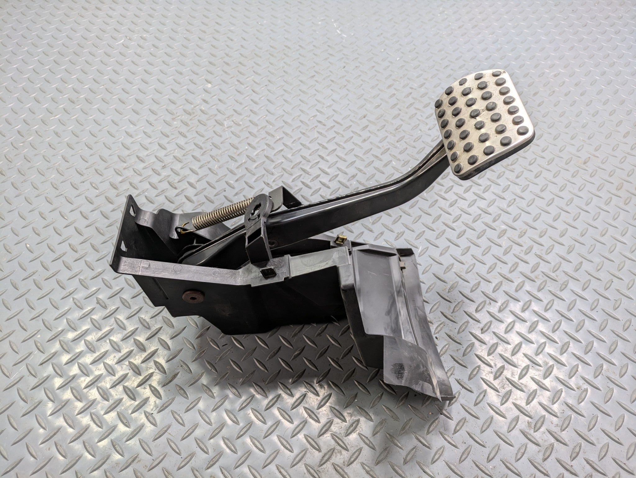 2004 - 2006 OEM MERCEDES-BENZ C230 PARKING BRAKE PEDAL ASSEMBLY